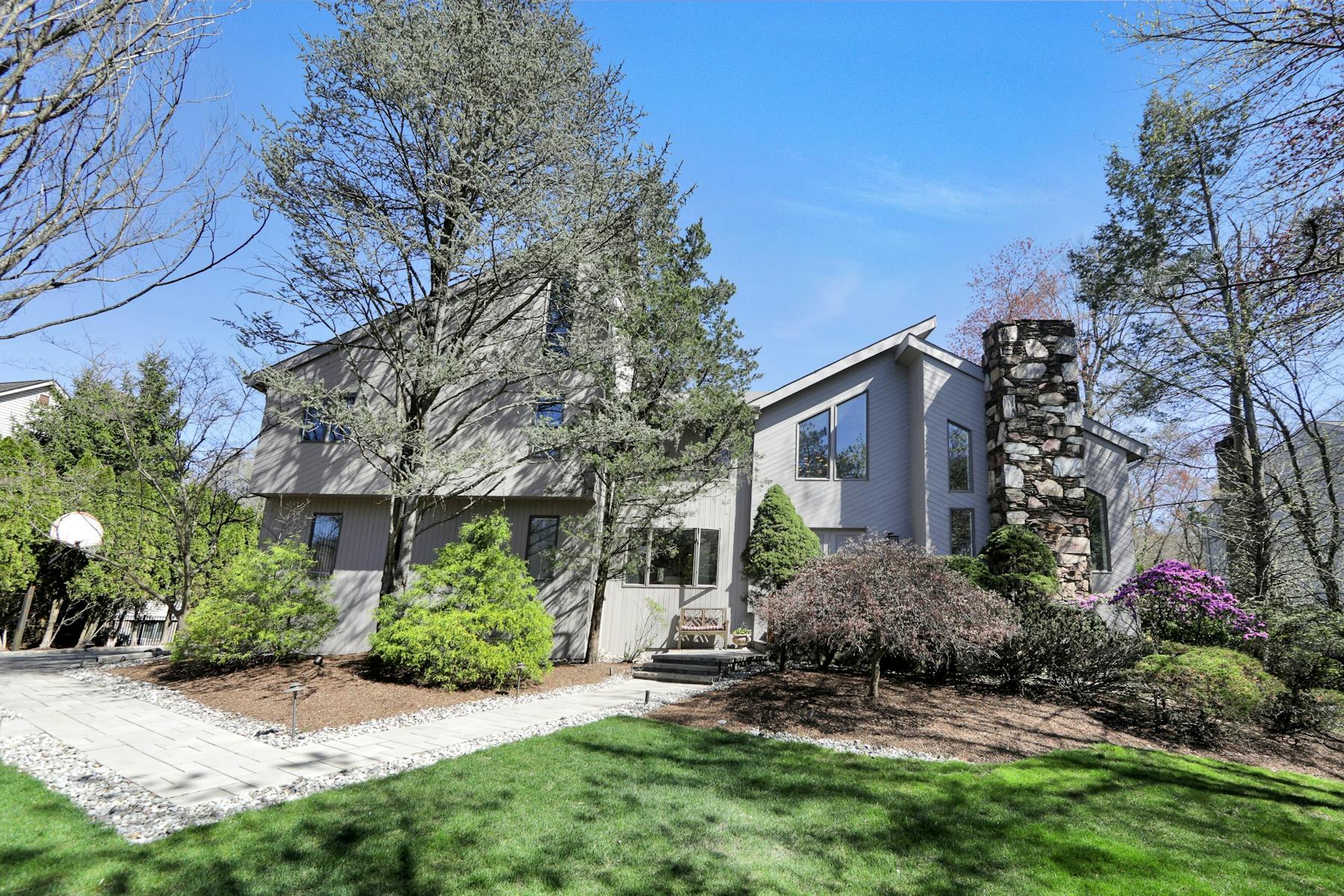 27 Gloria Drive 