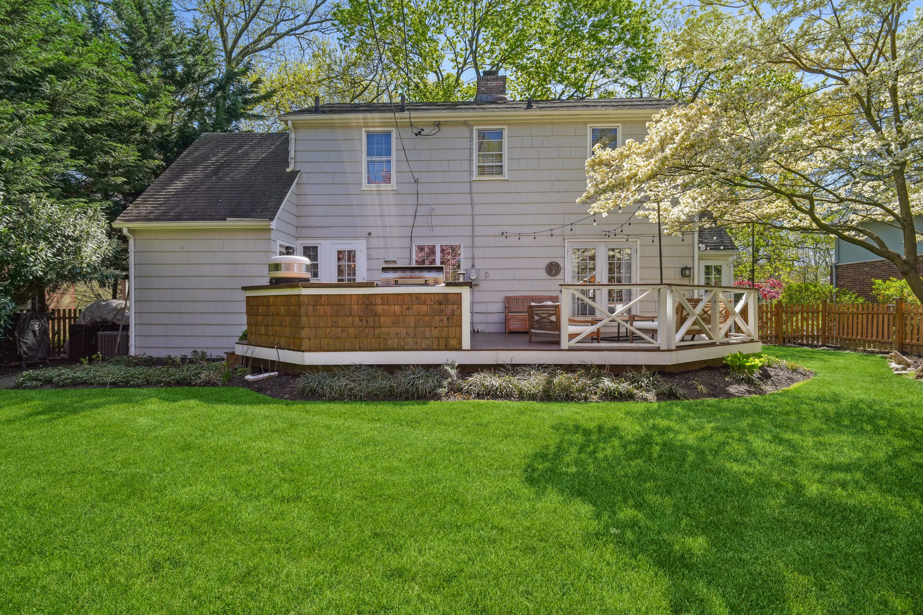 911 Midwood Drive 