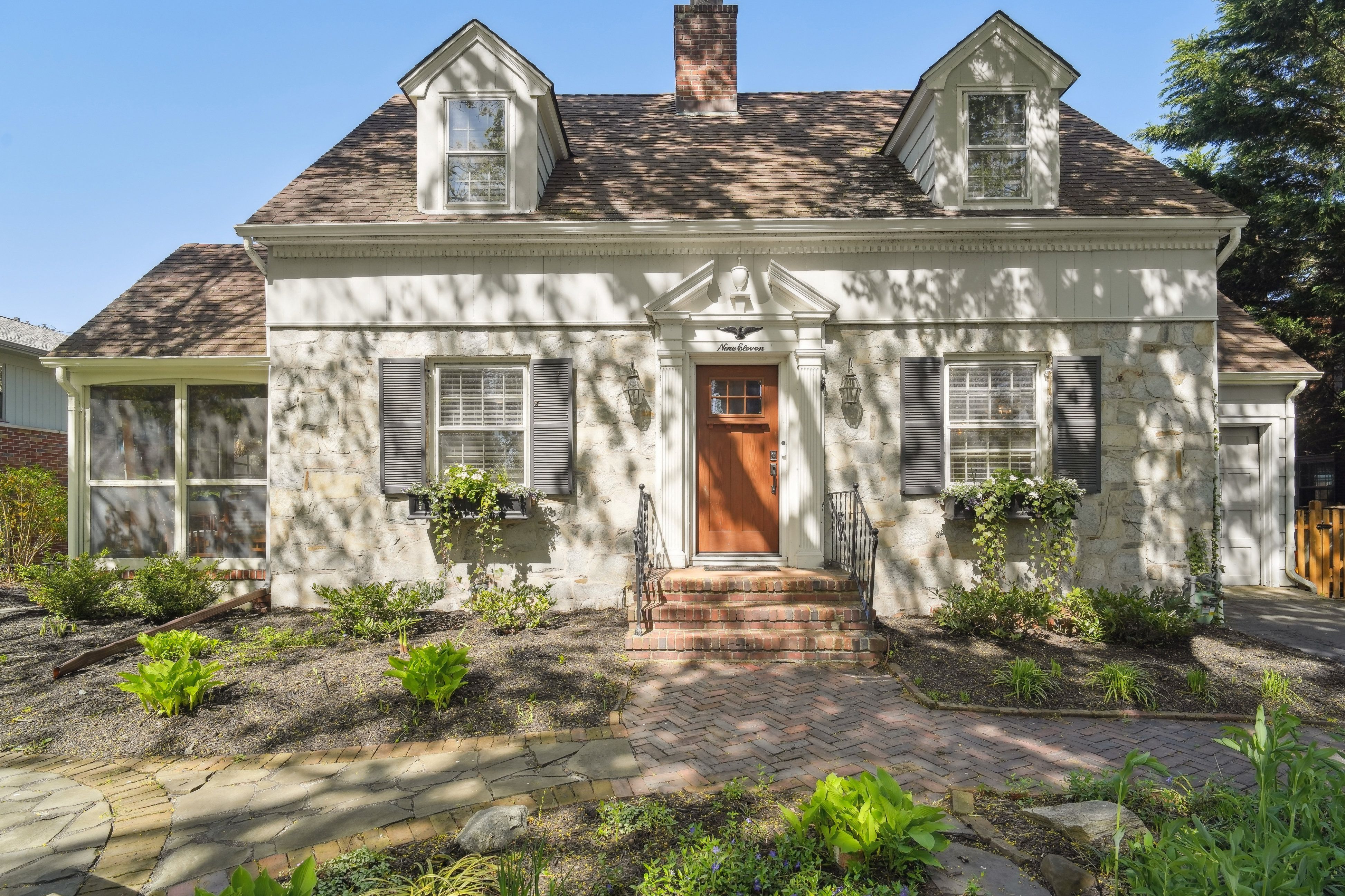 911 Midwood Drive 