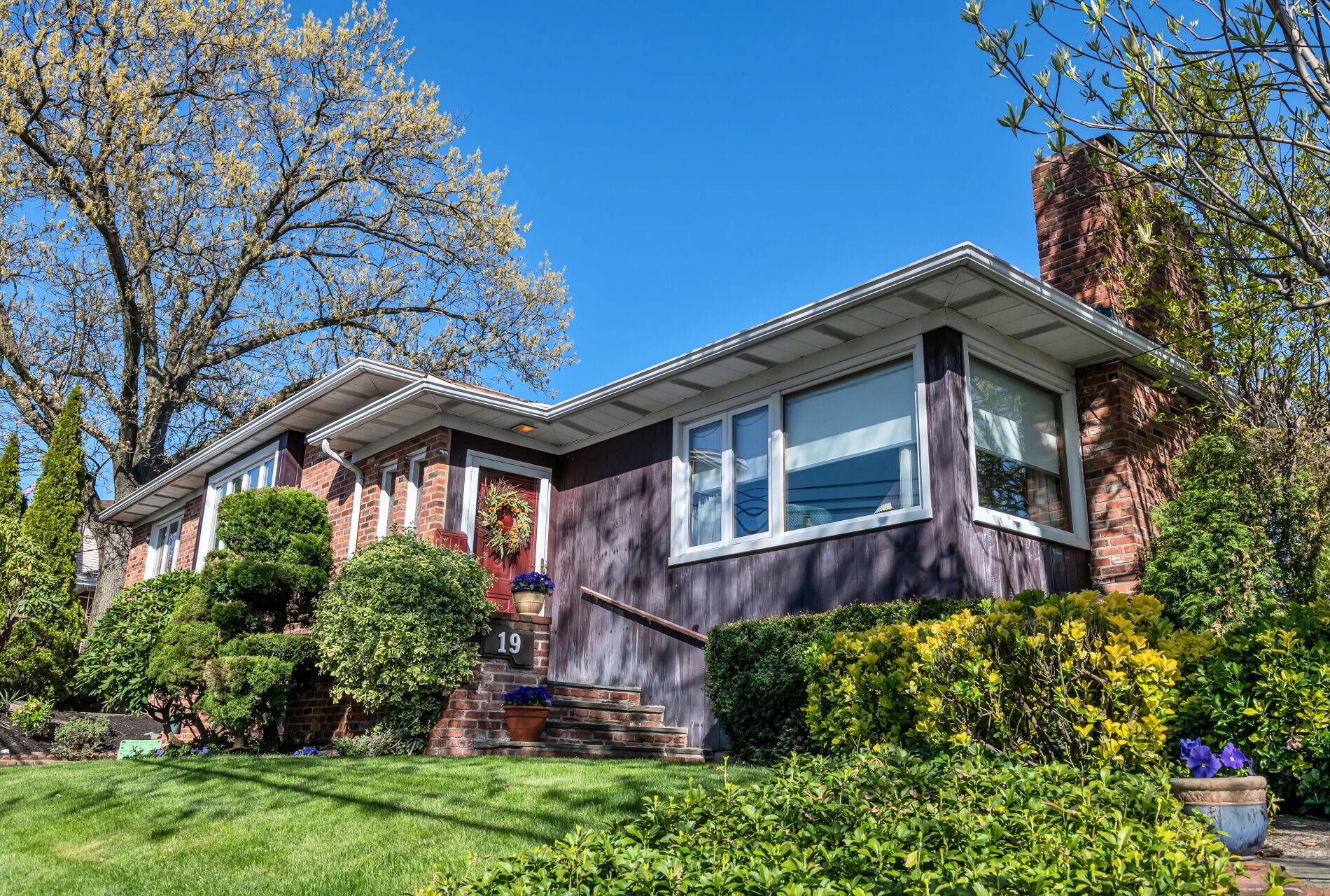 19 Hillcrest Avenue 
