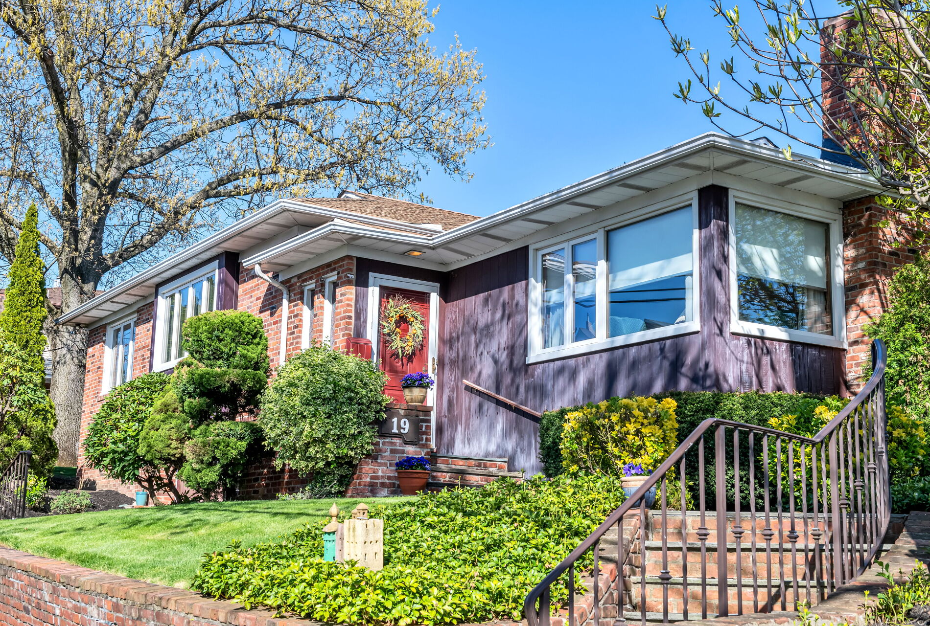19 Hillcrest Avenue 
