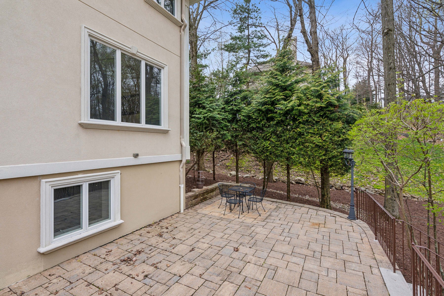 1 Angela Court 