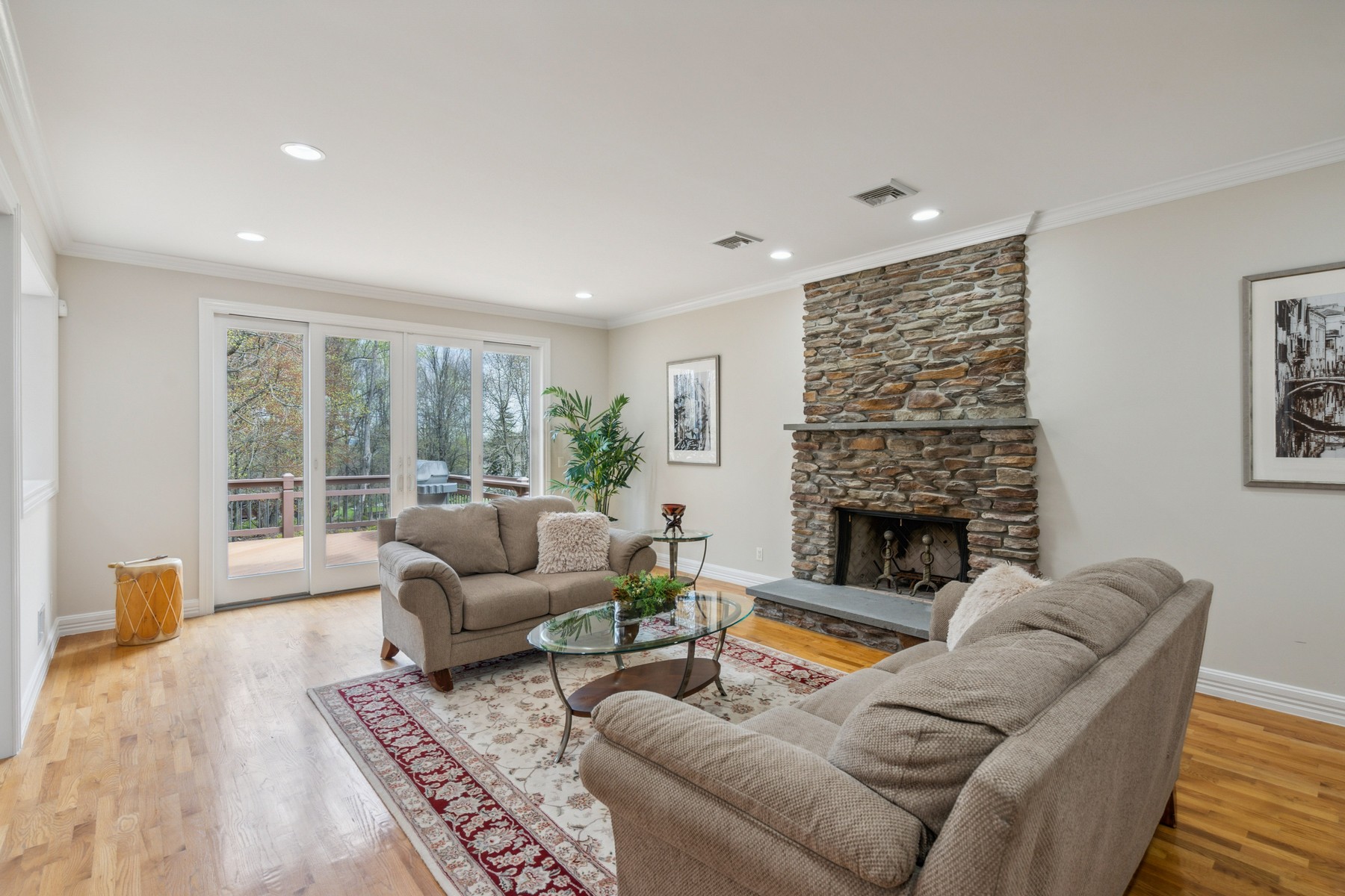 1 Angela Court 