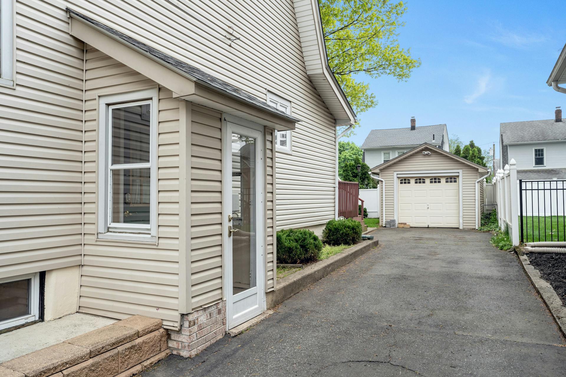 95 Davis Avenue 
