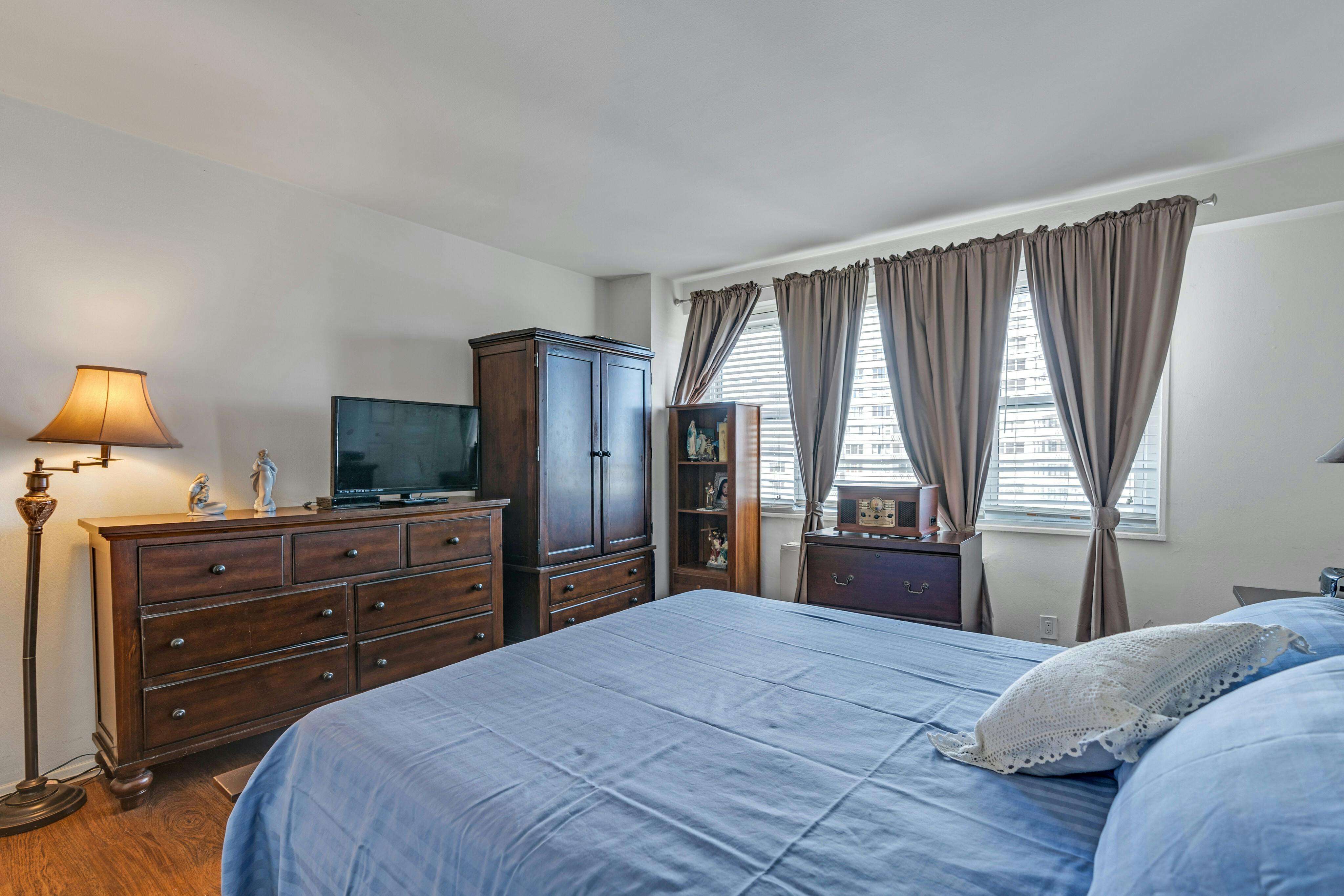 2077 Center Avenue Unit# 7E