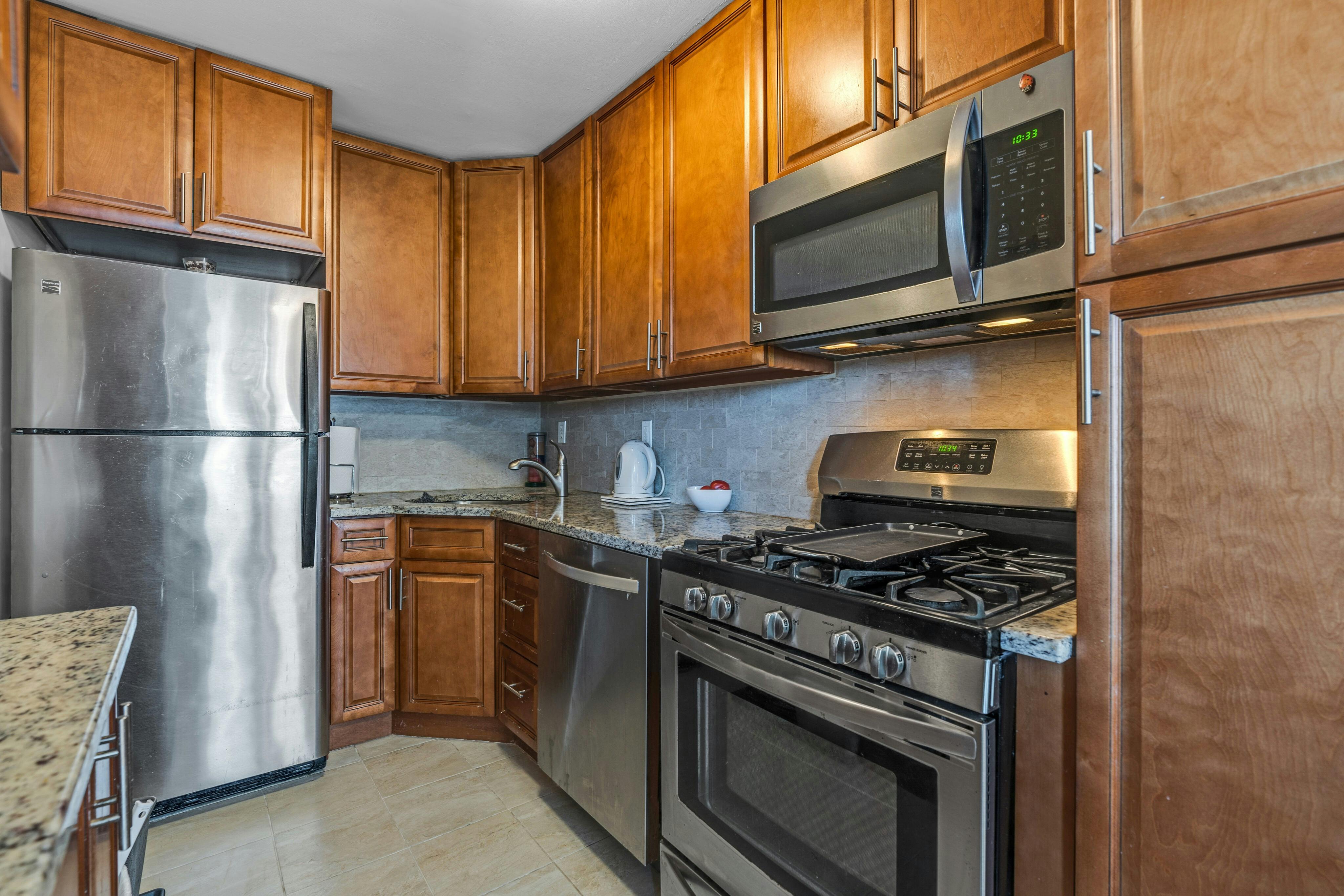 2077 Center Avenue Unit# 7E