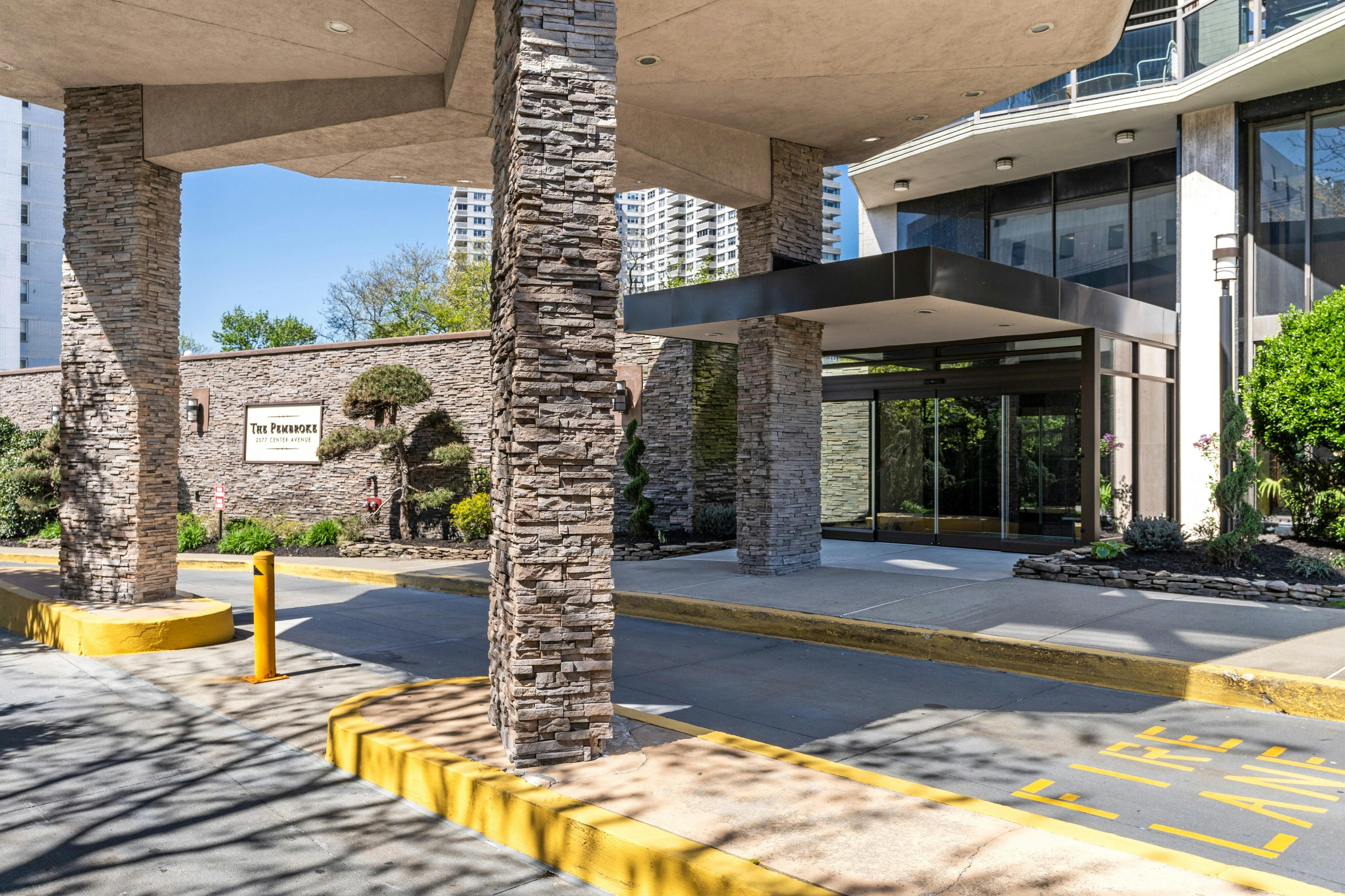 2077 Center Avenue Unit# 7E