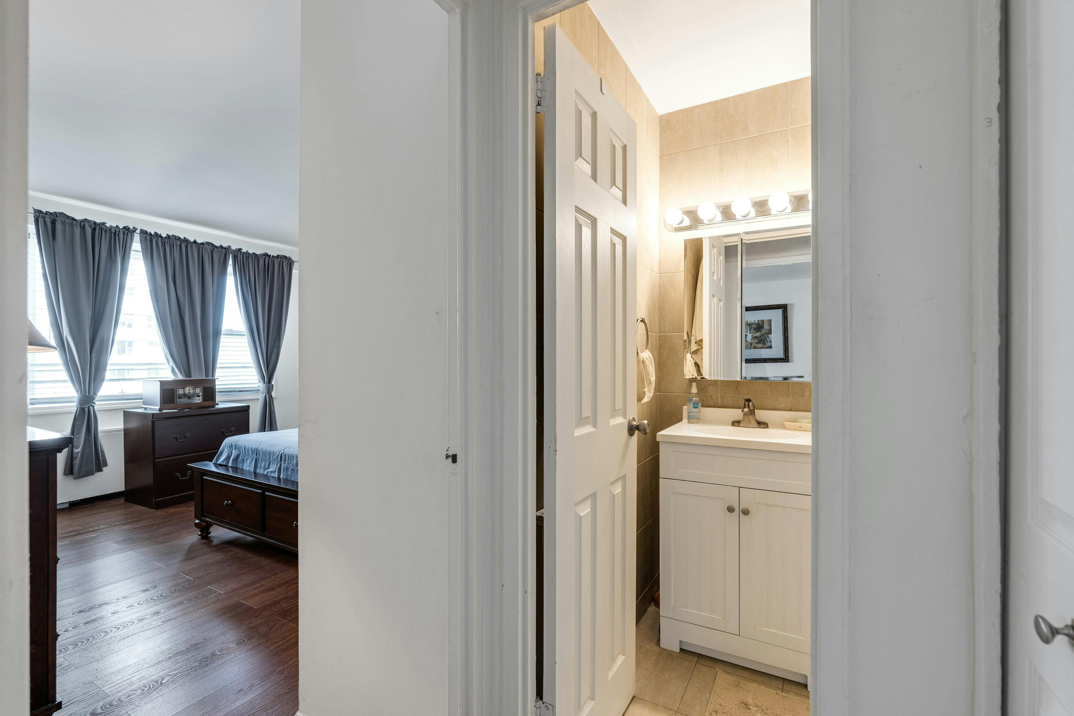 2077 Center Avenue Unit# 7E