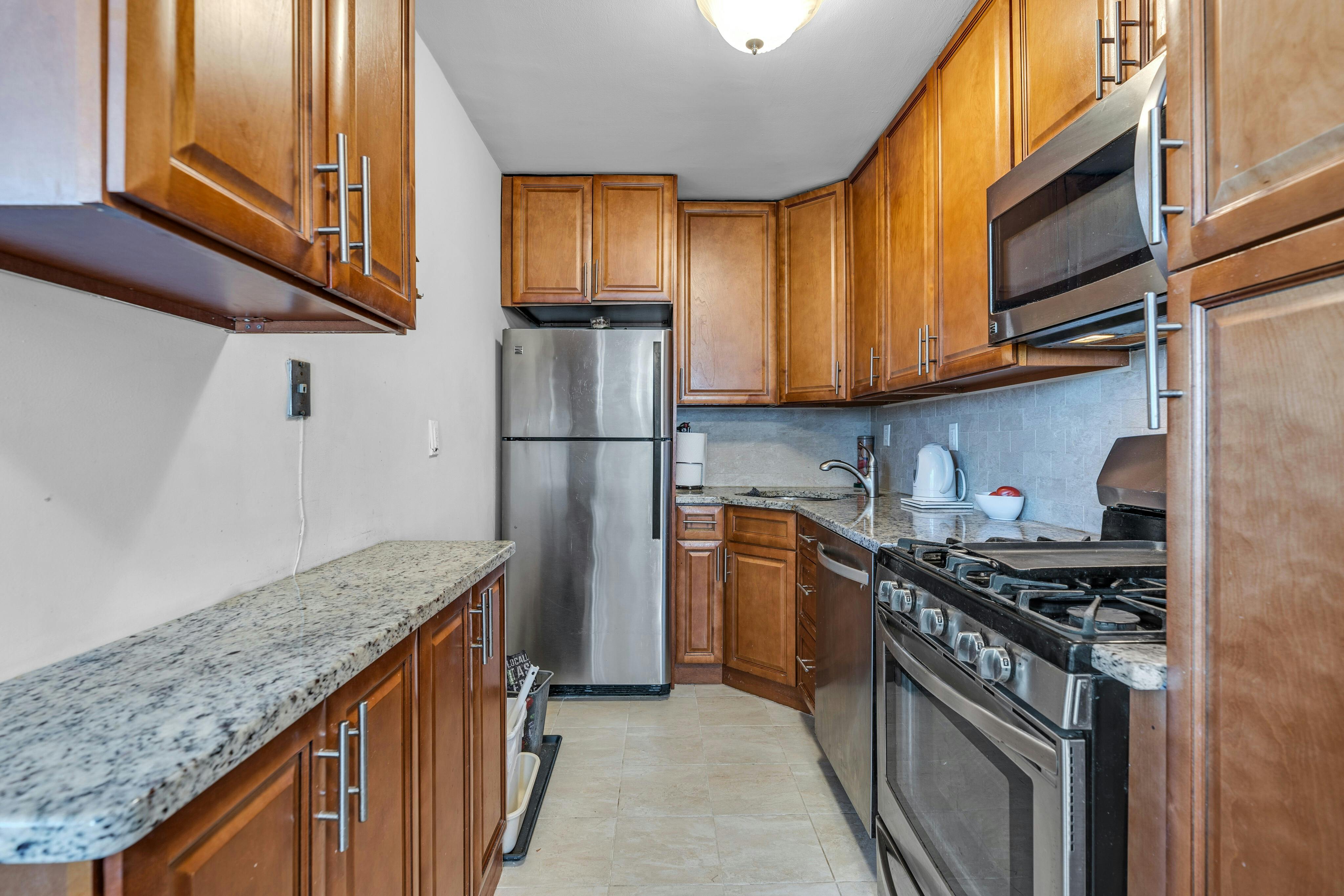 2077 Center Avenue Unit# 7E