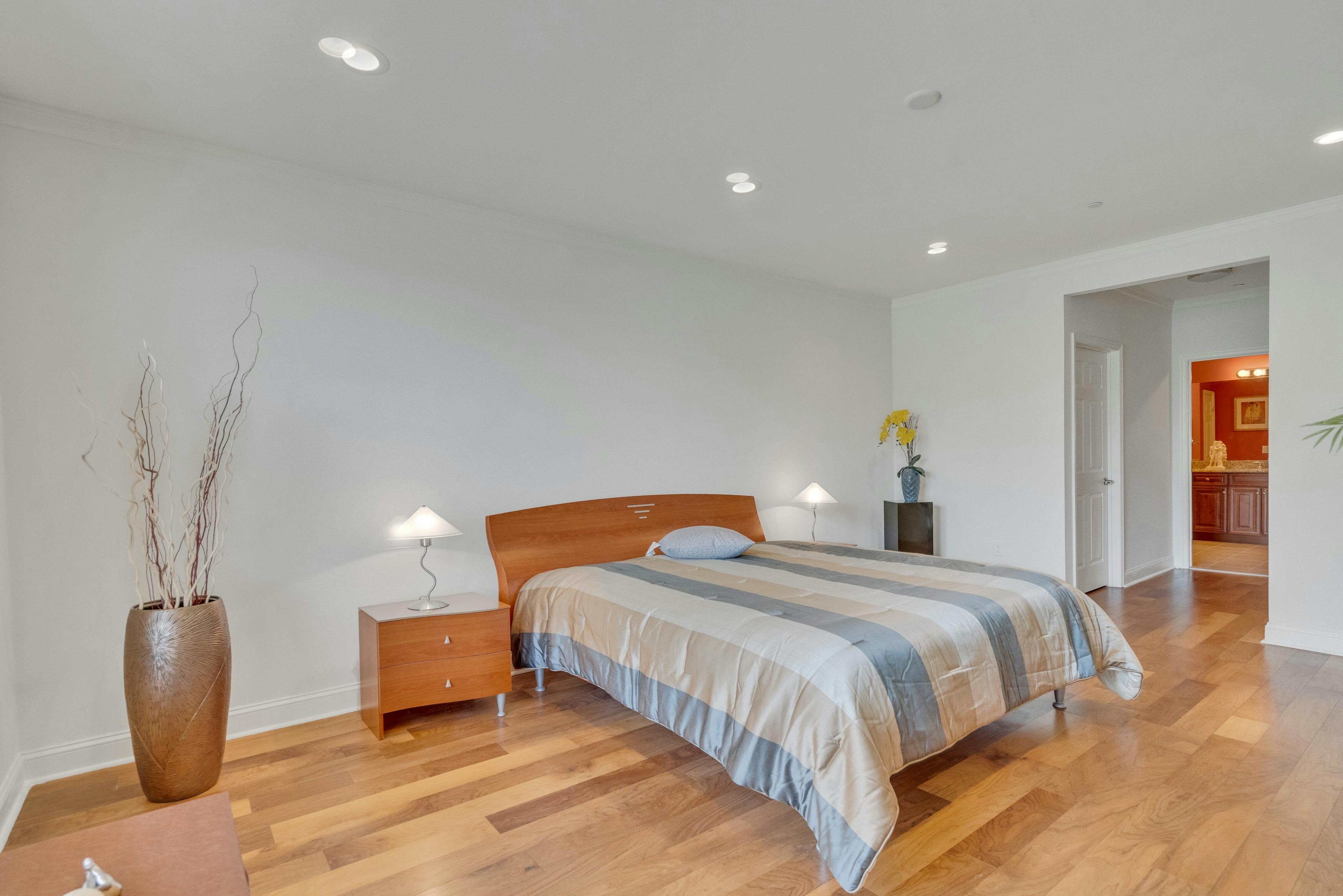 5207 Veterans Drive 