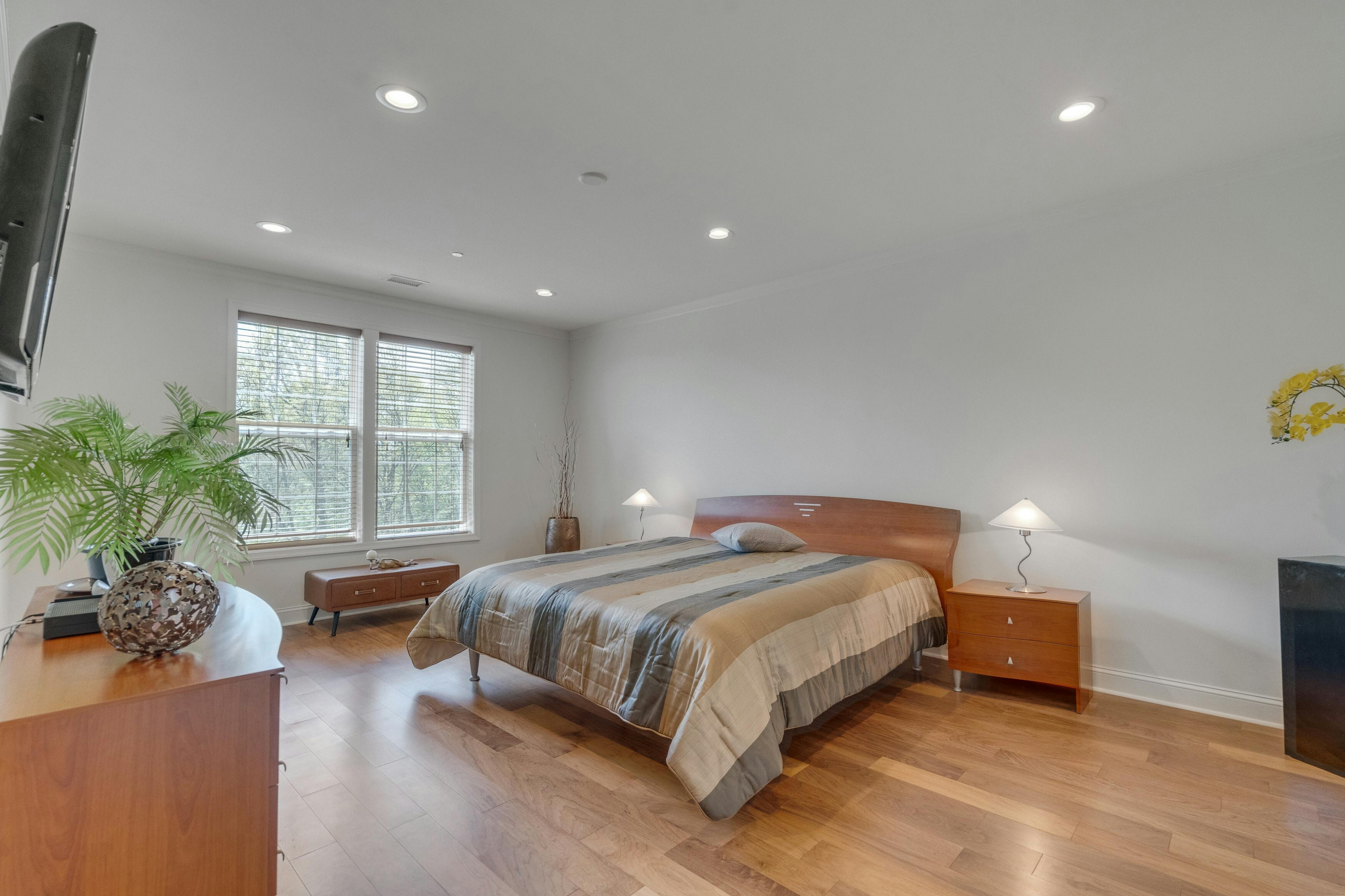5207 Veterans Drive 