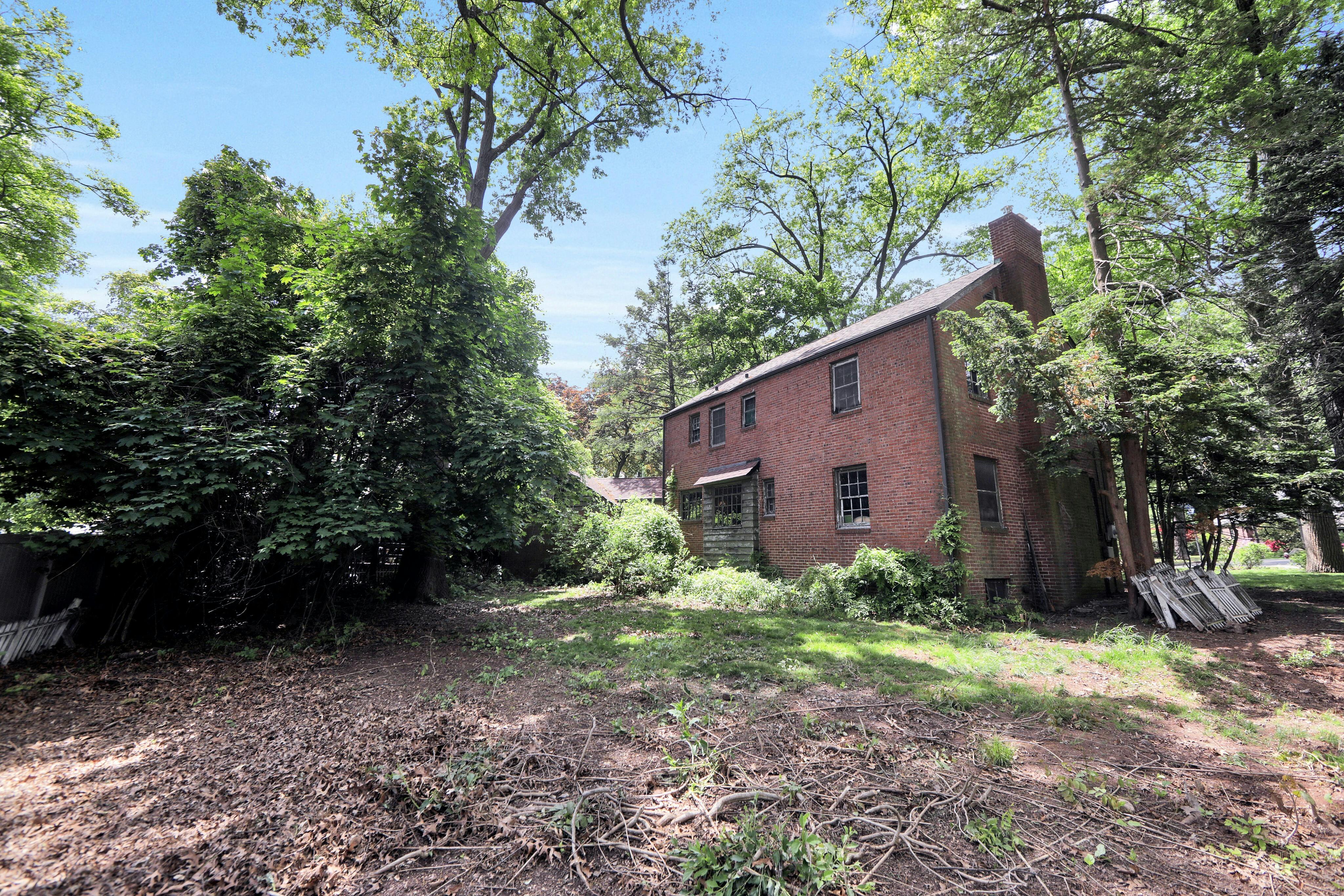 1179 Kensington Road 