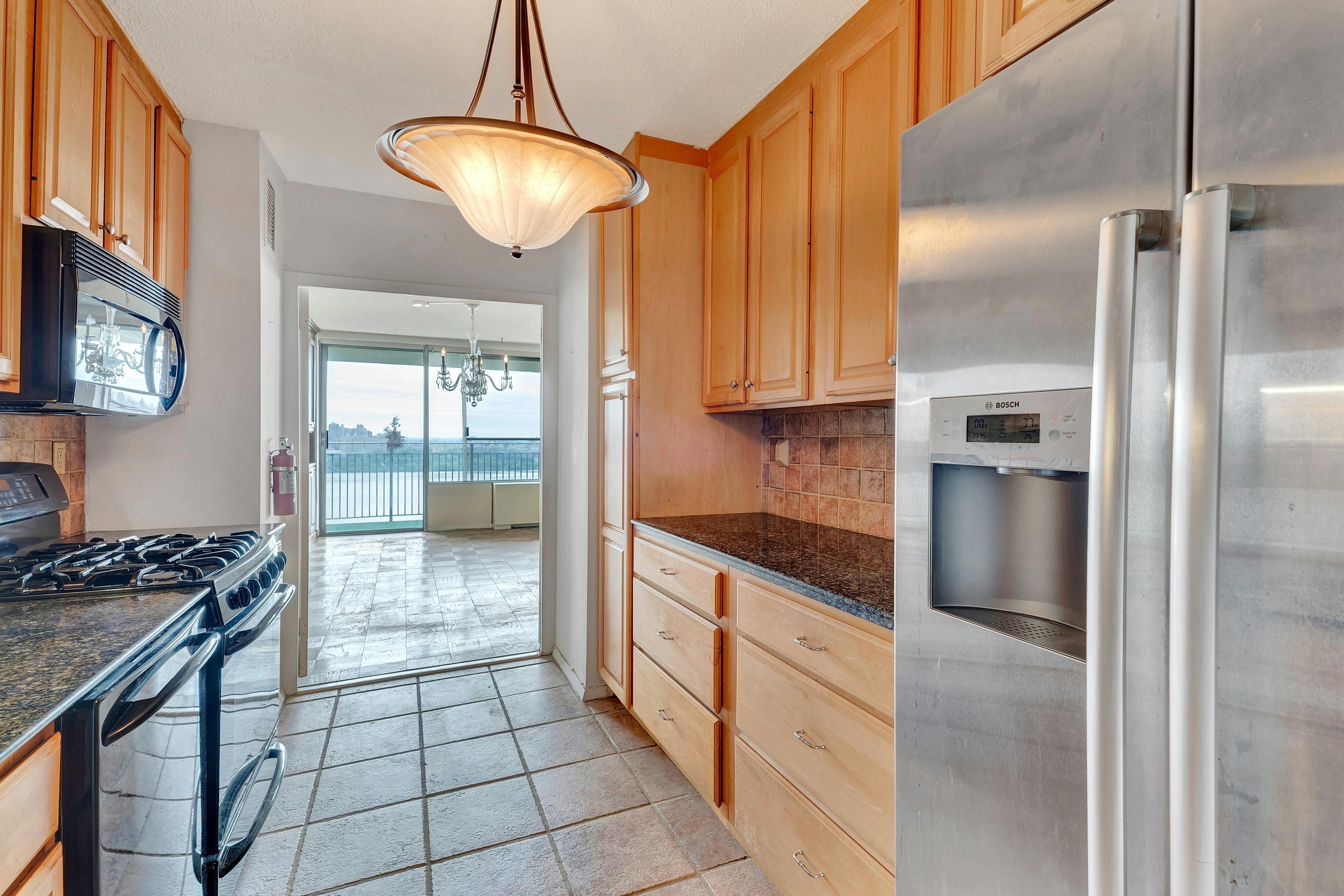 1530 Palisade Avenue Unit# 3R