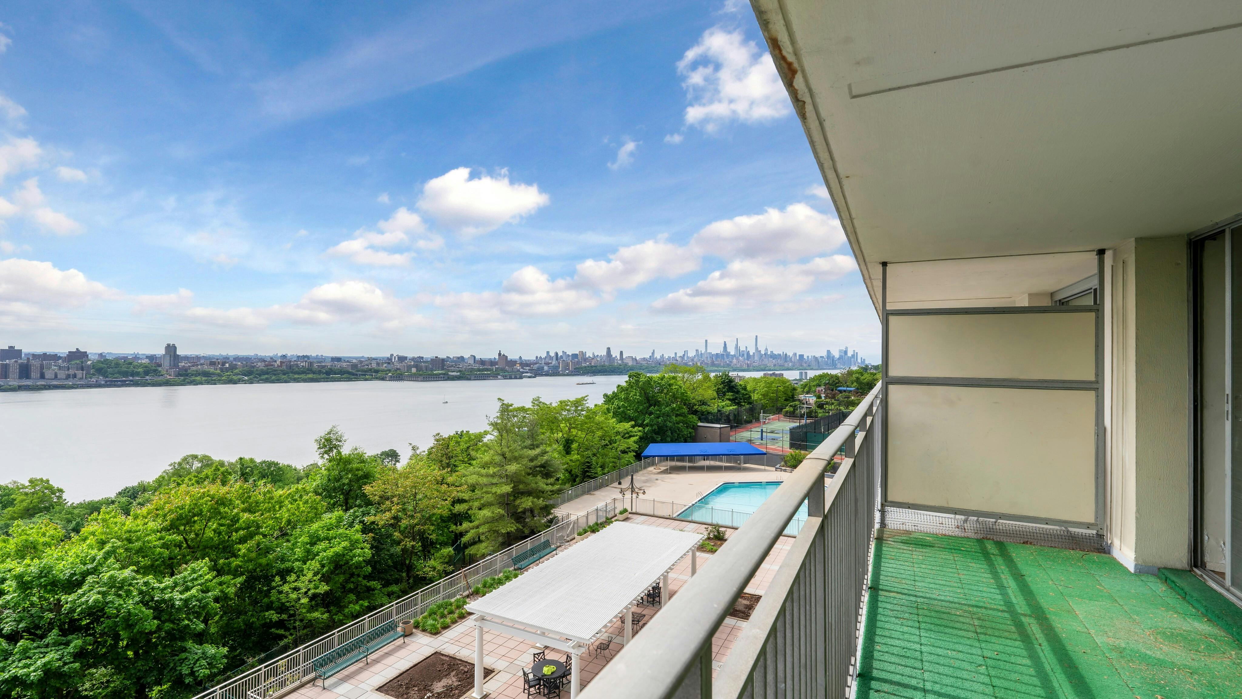 1530 Palisade Avenue Unit# 3R