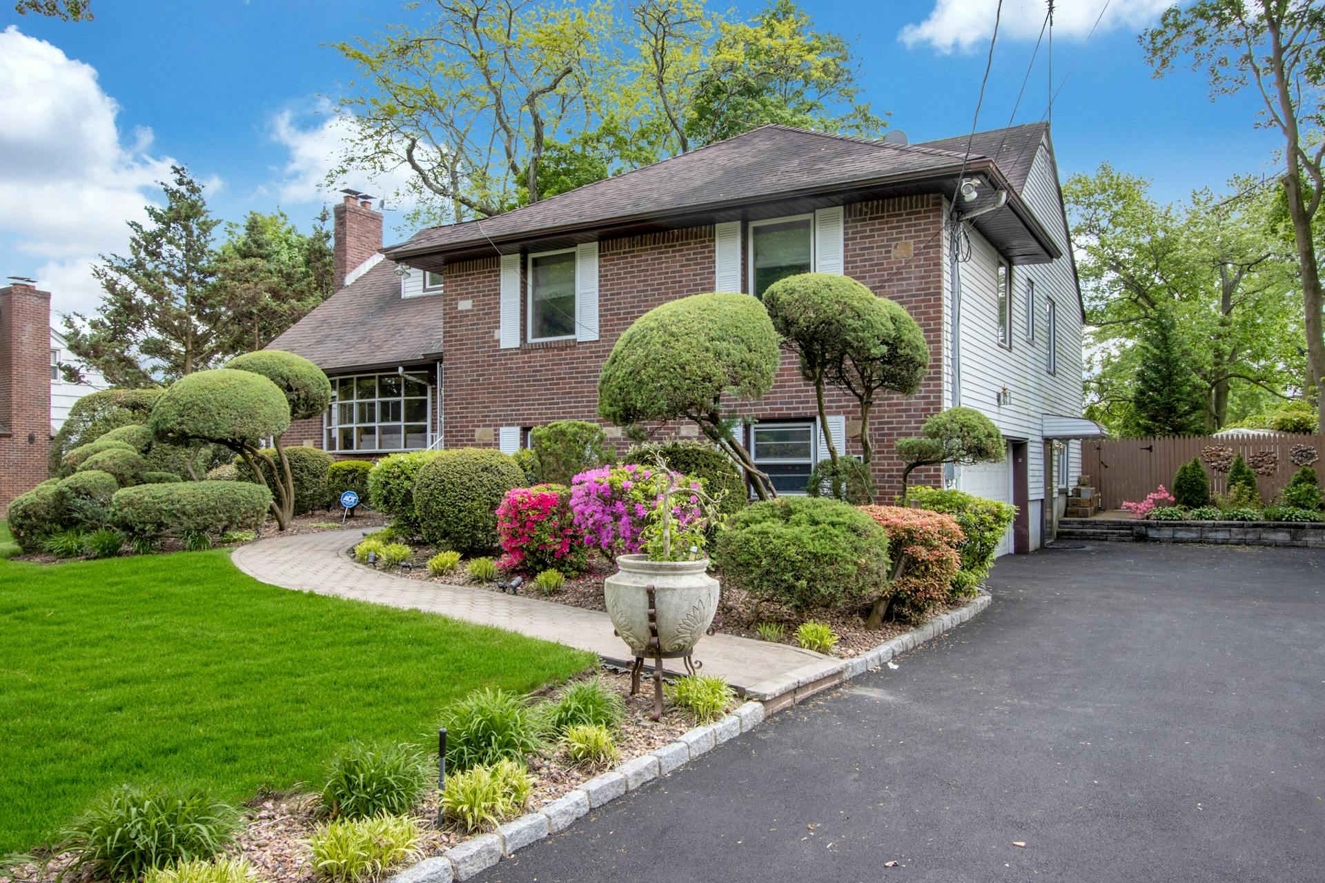 40 Greentree Terrace