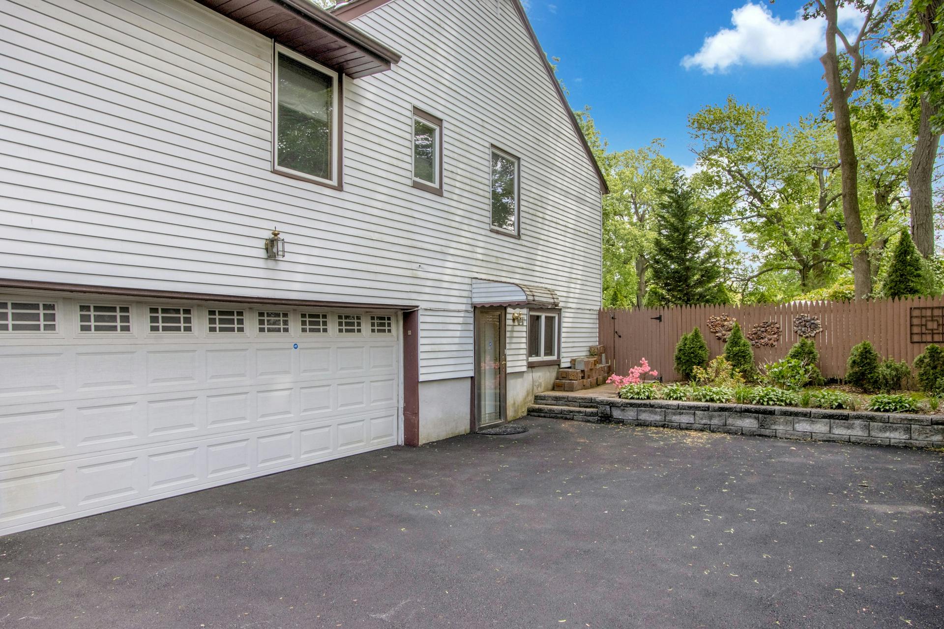 40 Greentree Terrace