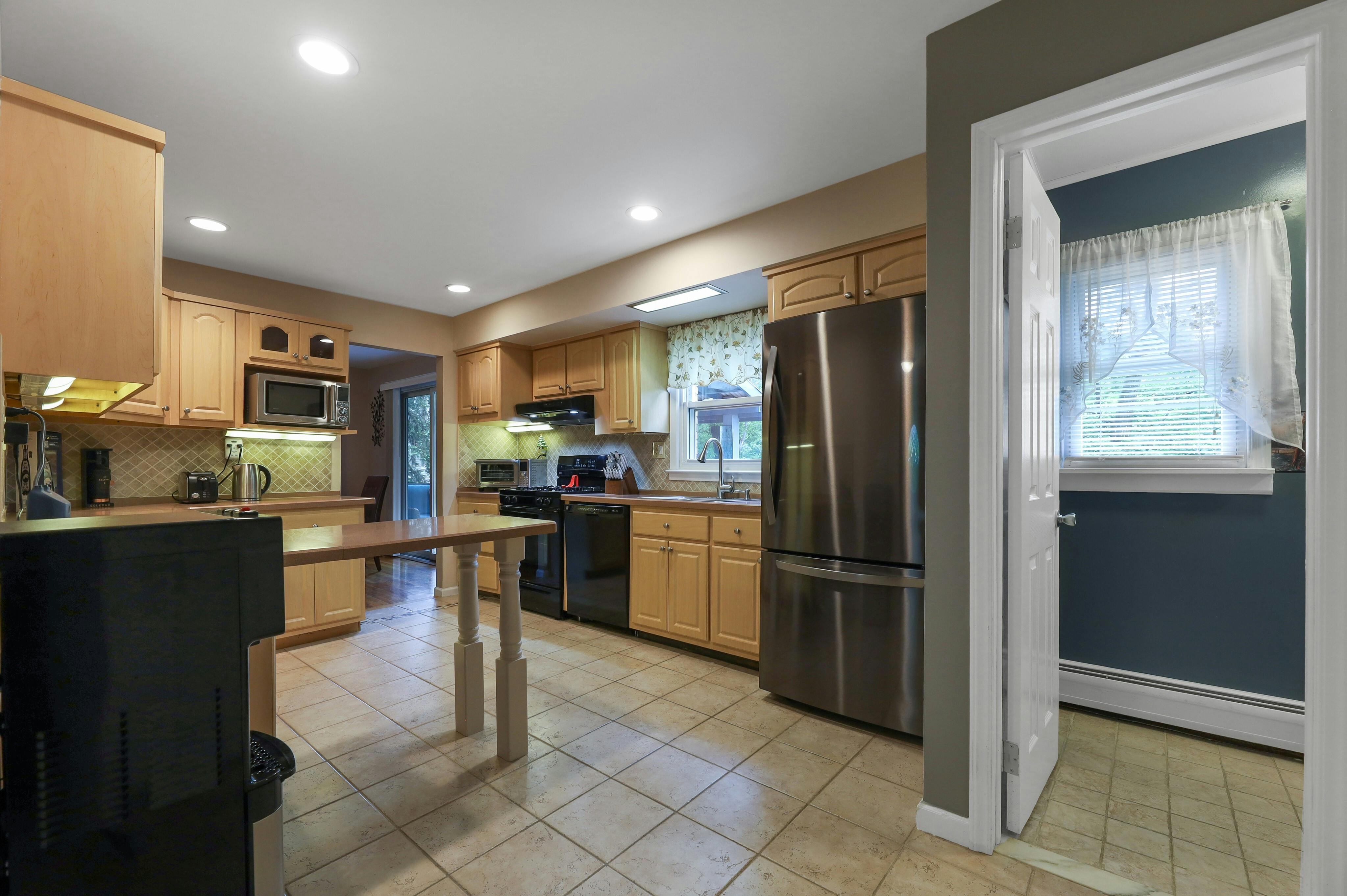 6 Lorrie Lane 