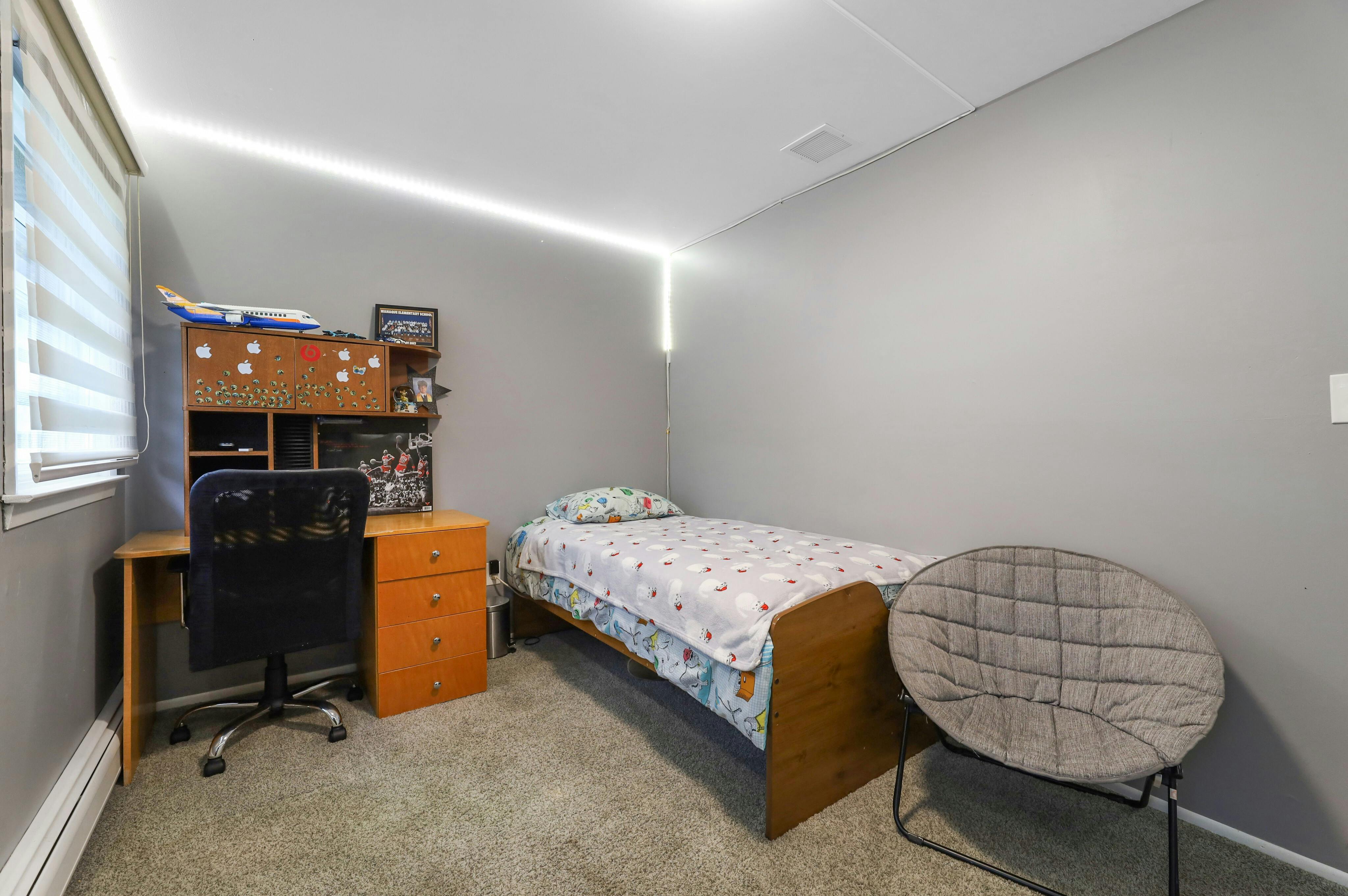 6 Lorrie Lane 