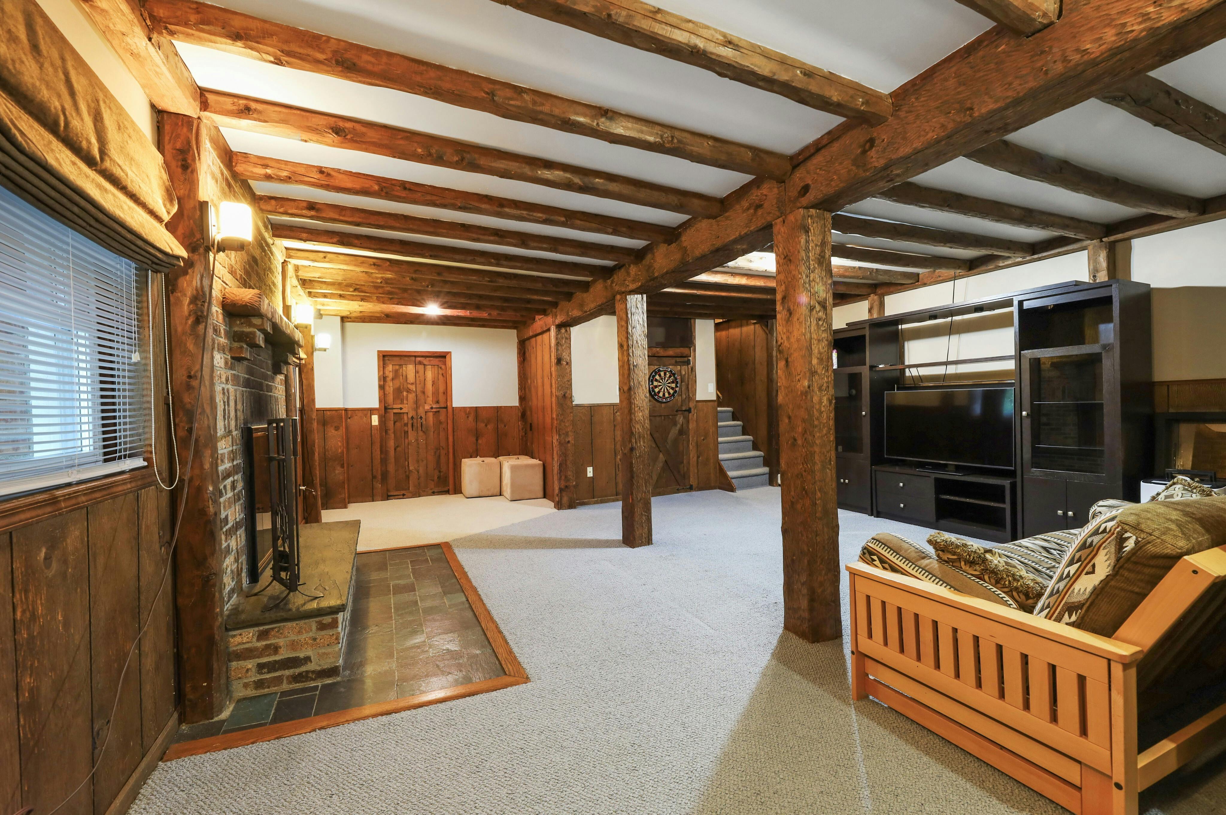 6 Lorrie Lane 