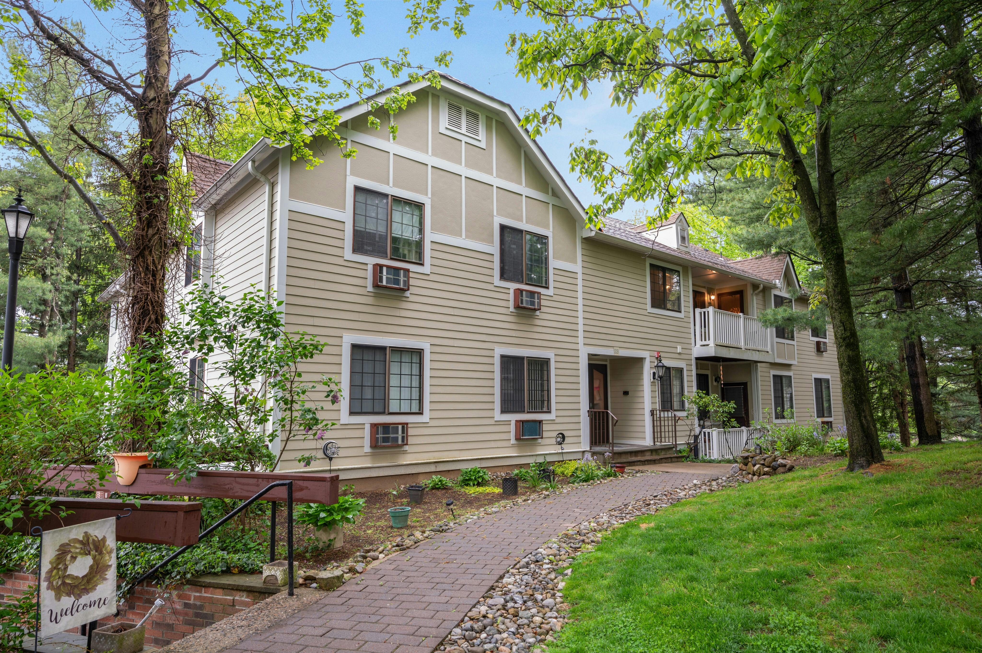 23 Foxwood Drive Apt F