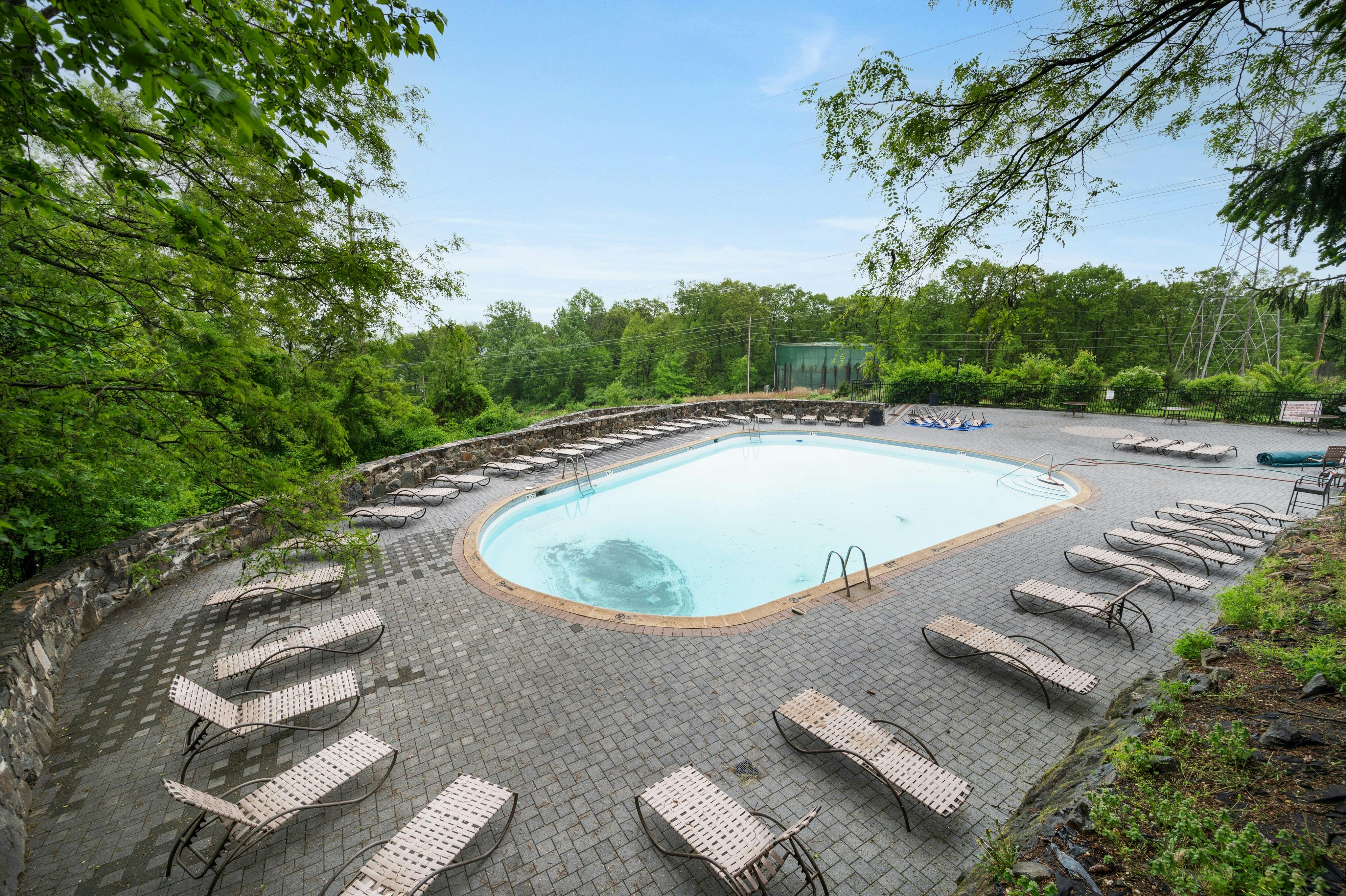 23 Foxwood Drive Apt F