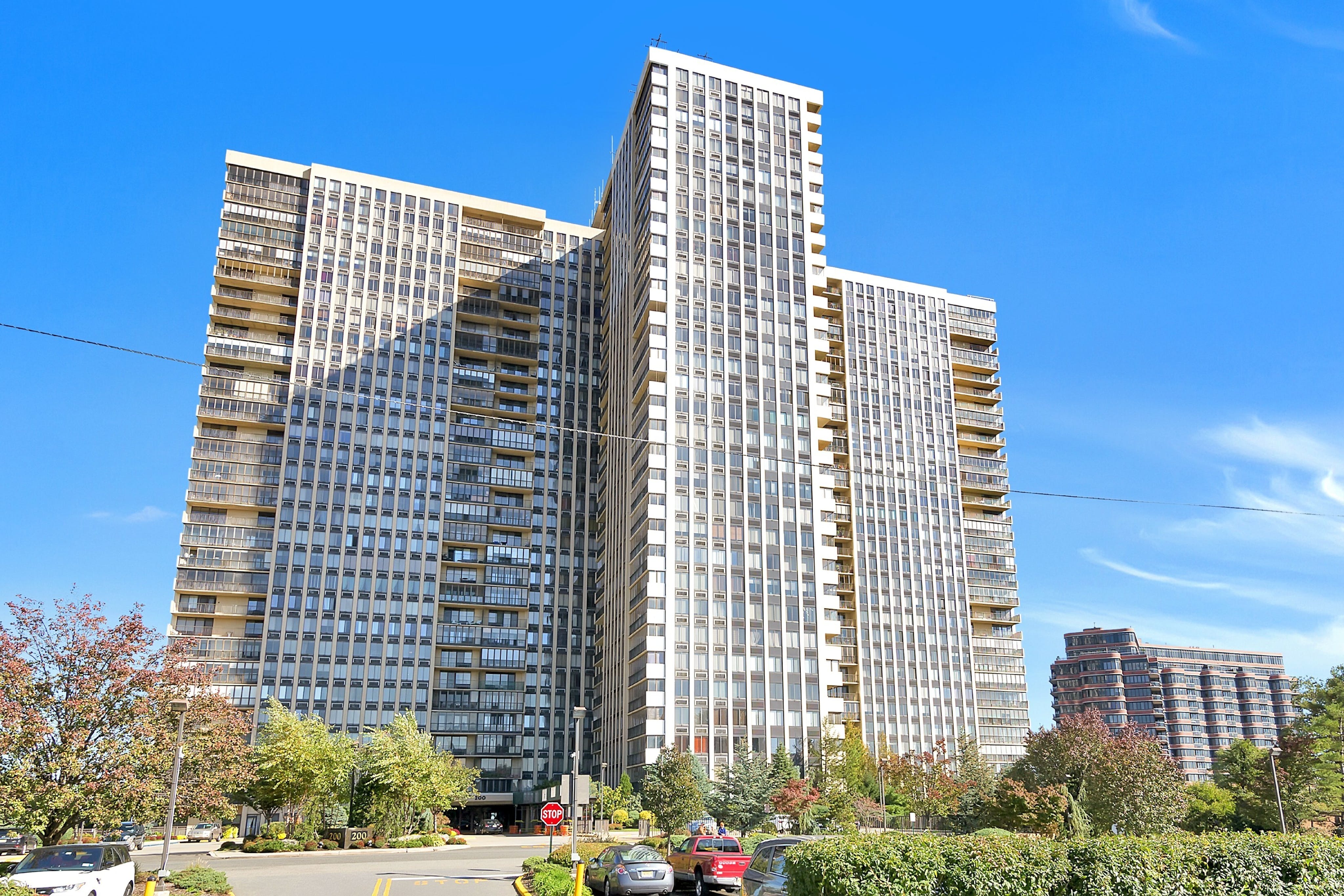 200 Winston Drive Unit# 1604