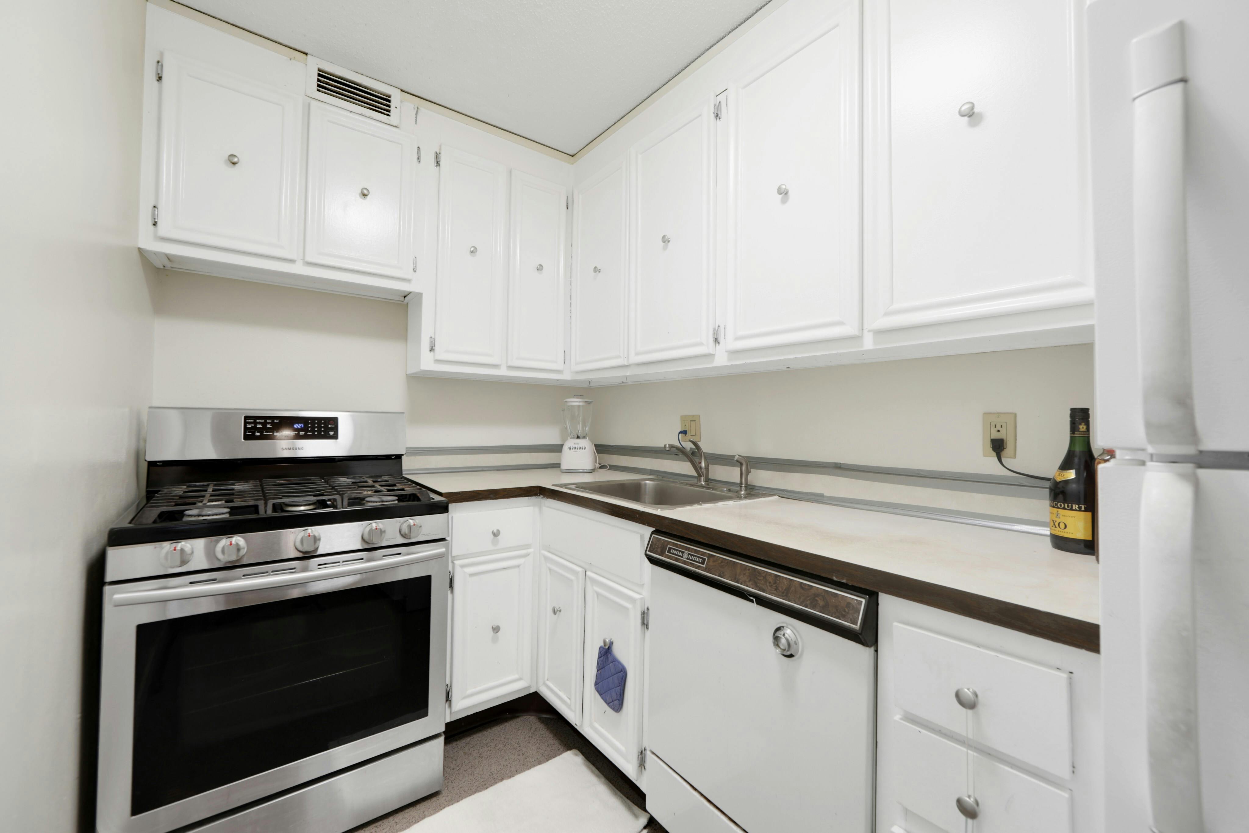 555 North Avenue Unit# 4L