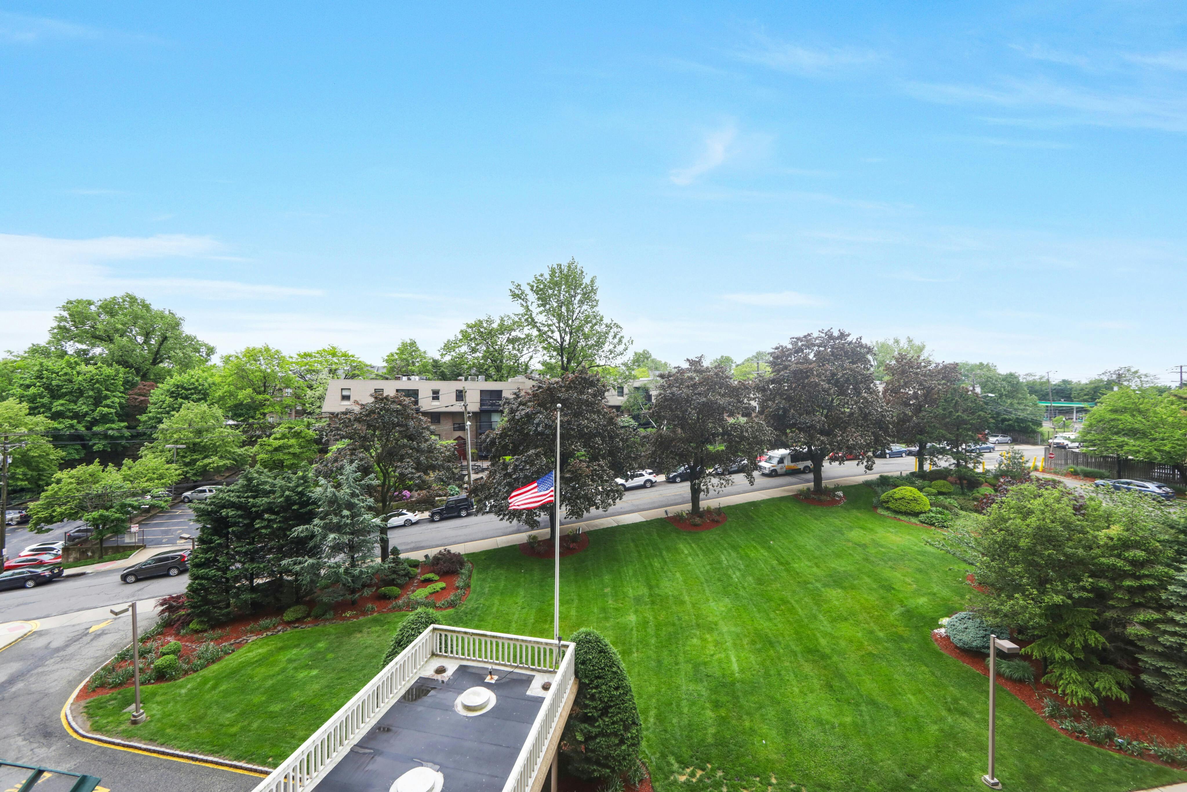 555 North Avenue Unit# 4L