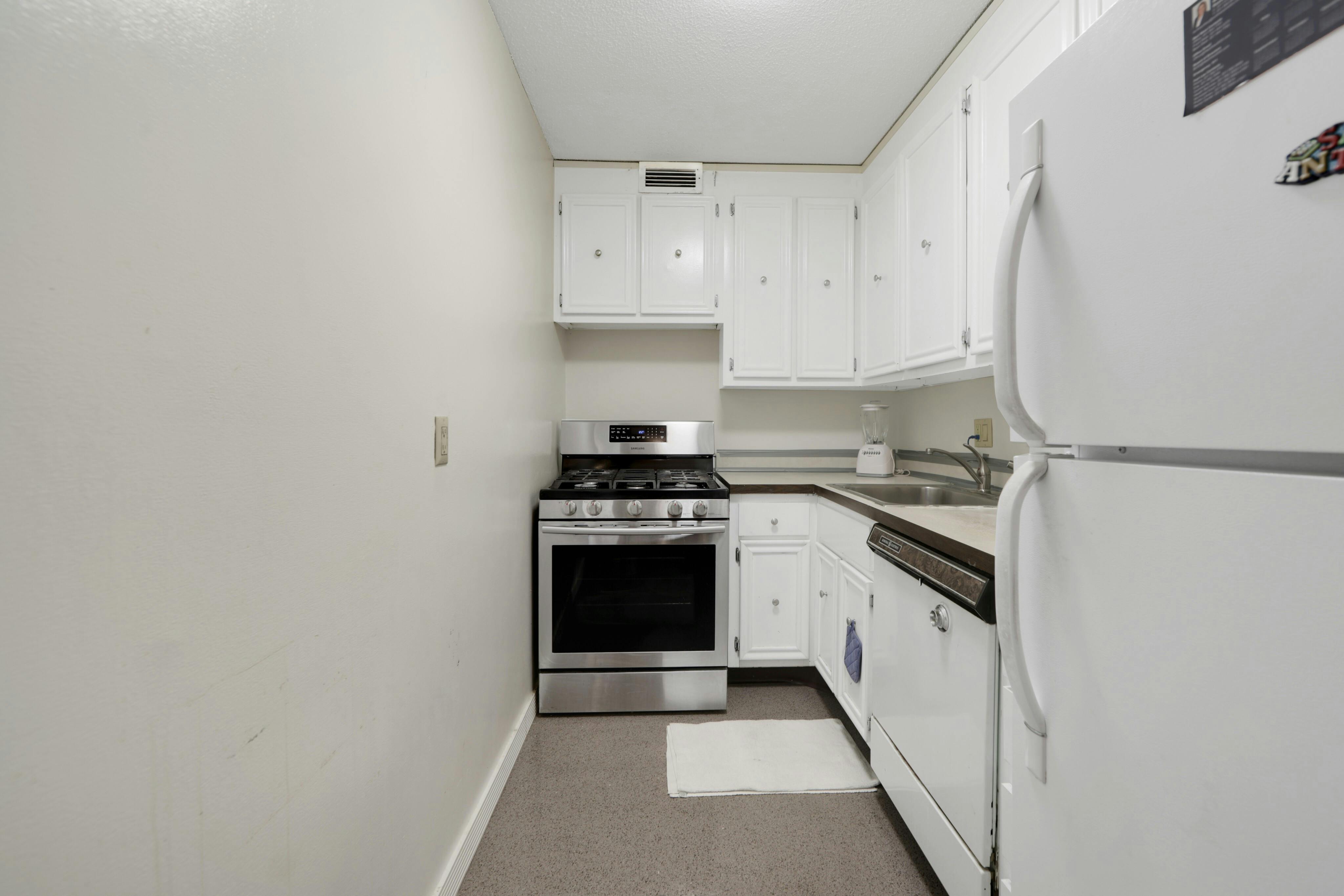 555 North Avenue Unit# 4L