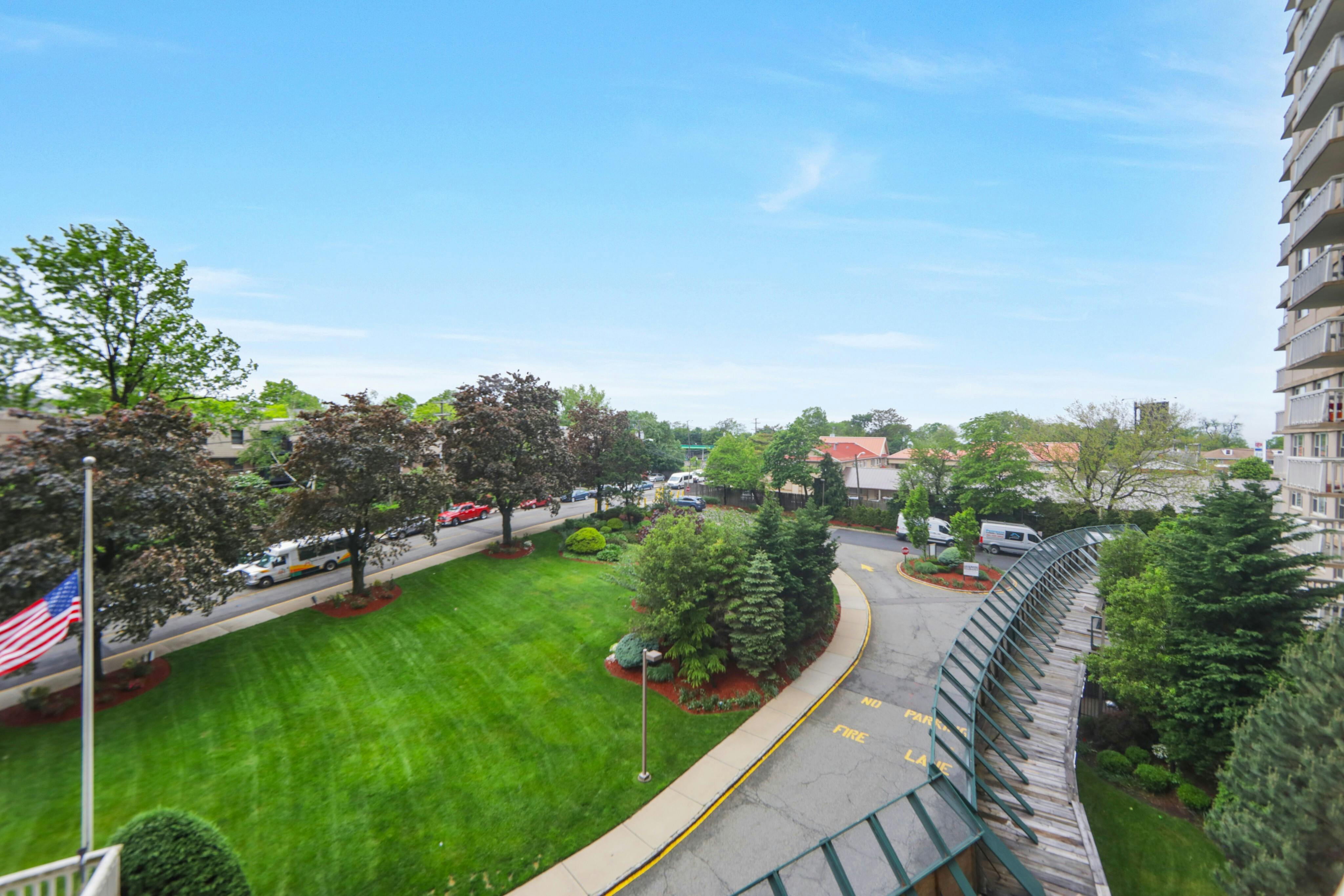 555 North Avenue Unit# 4L