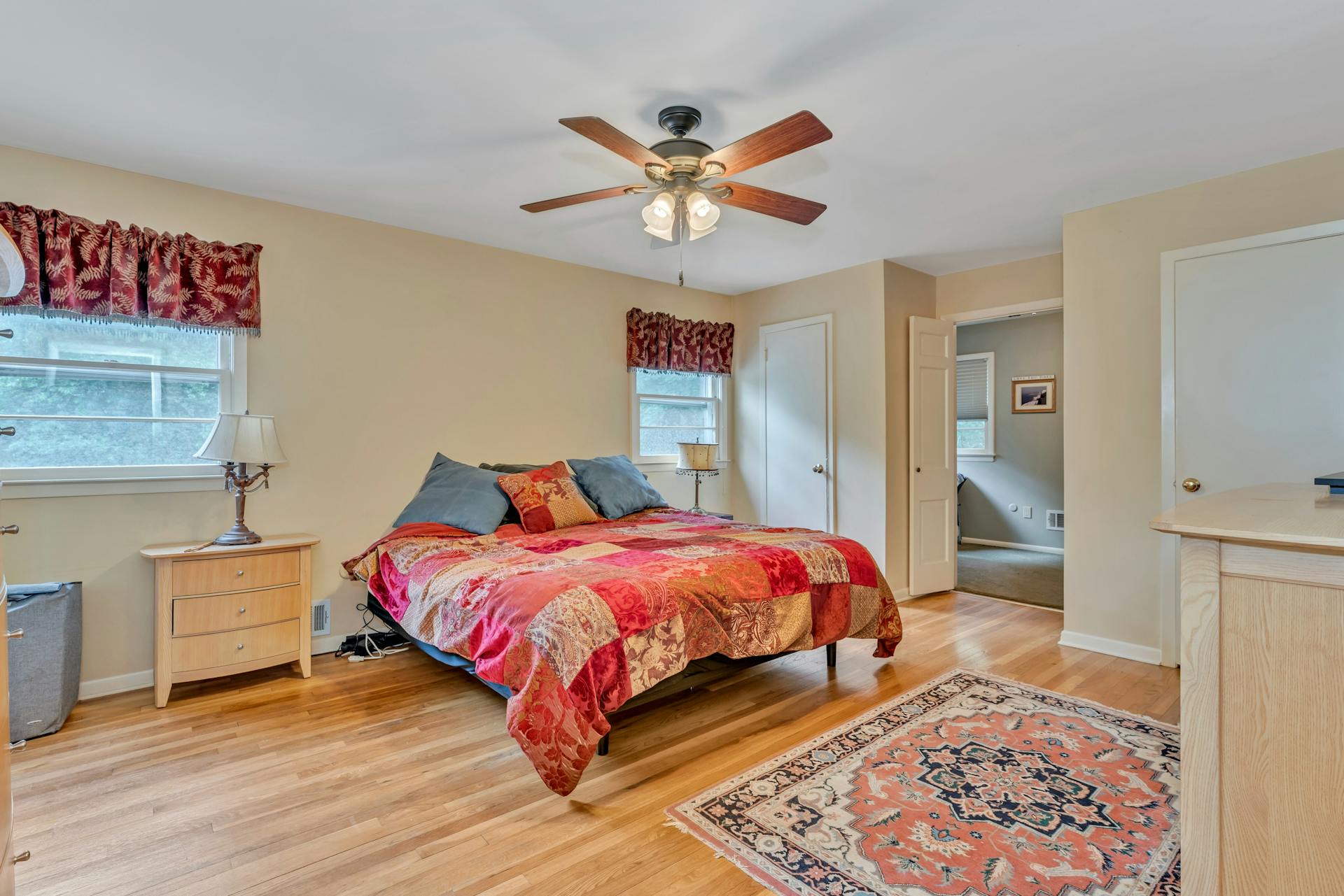 82 West Oakwood Avenue
