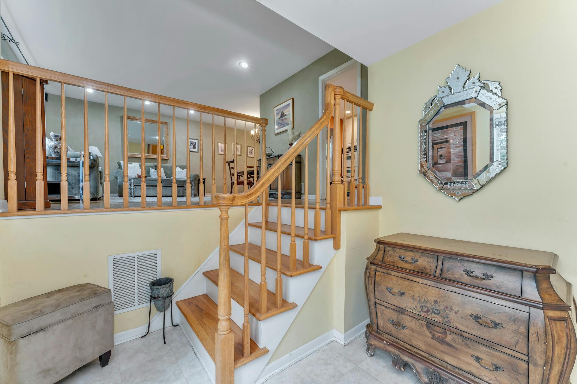 82 West Oakwood Avenue