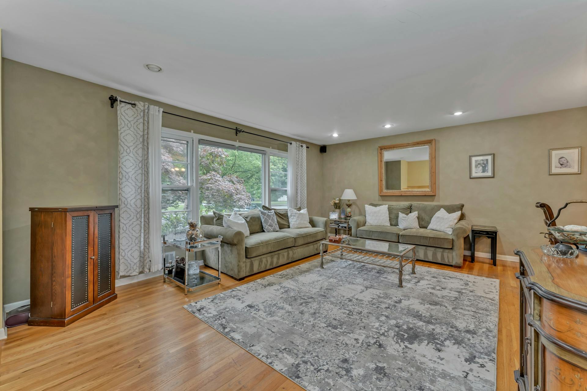 82 West Oakwood Avenue