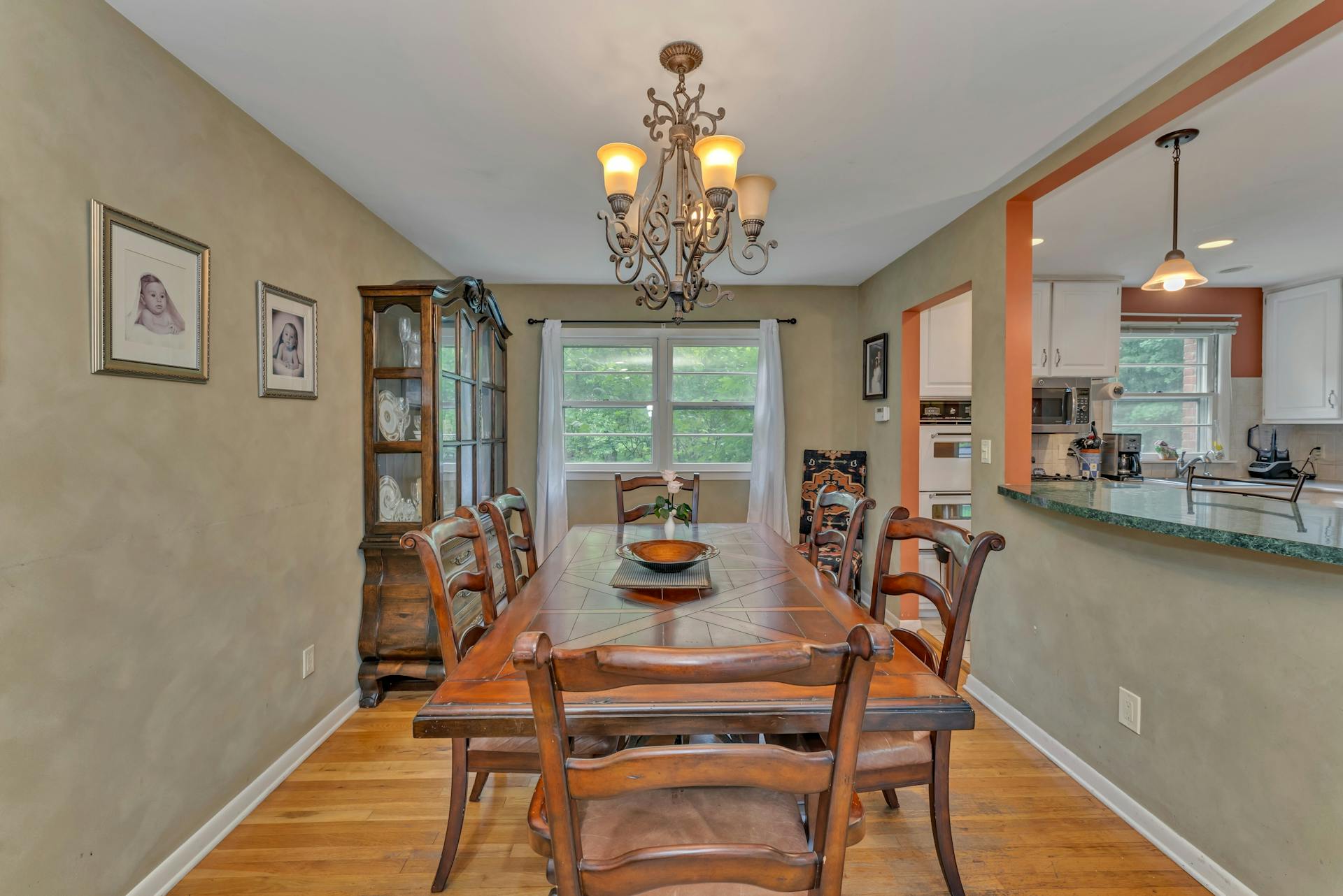 82 West Oakwood Avenue