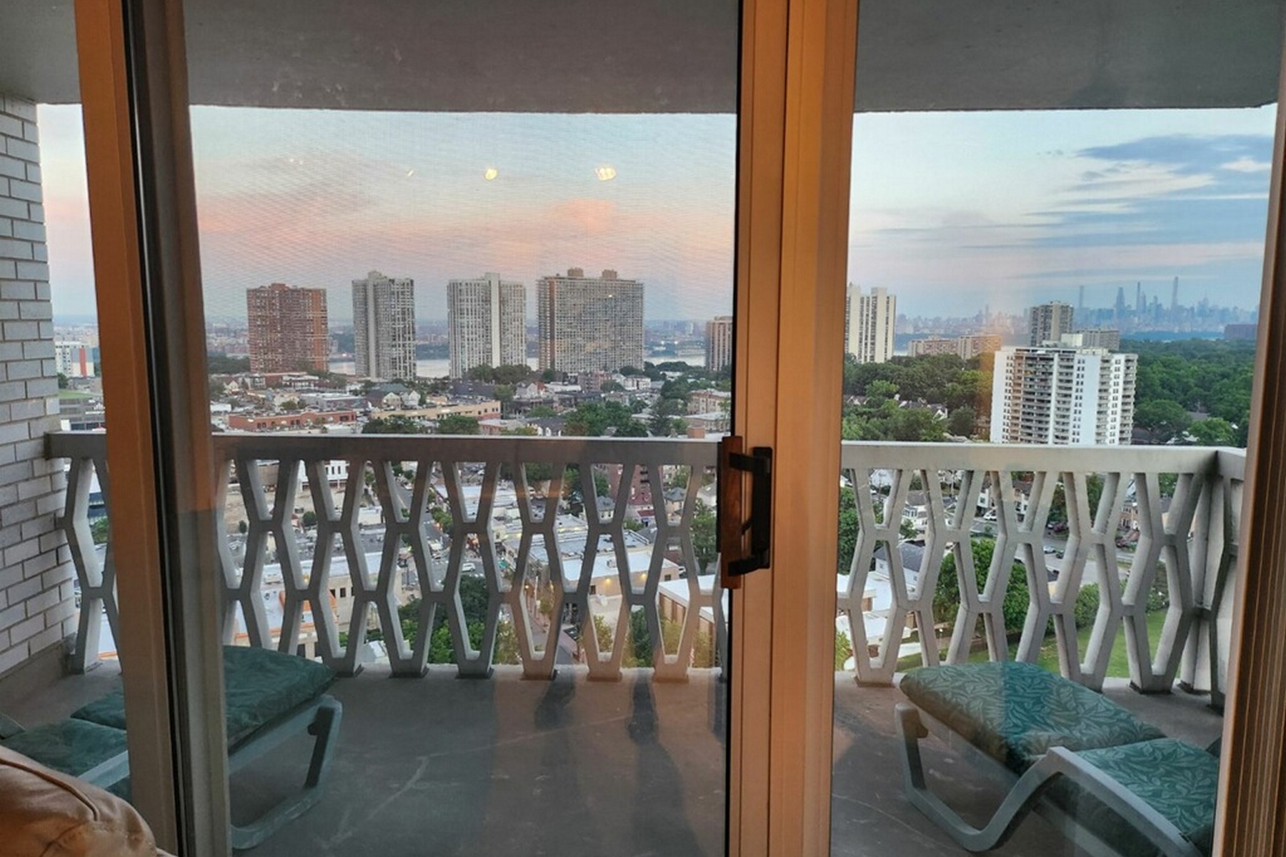 2000 Linwood Avenue Unit# 21W