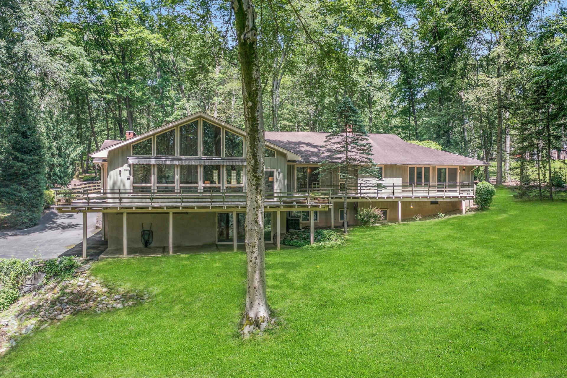16 Rock Ledge Road 