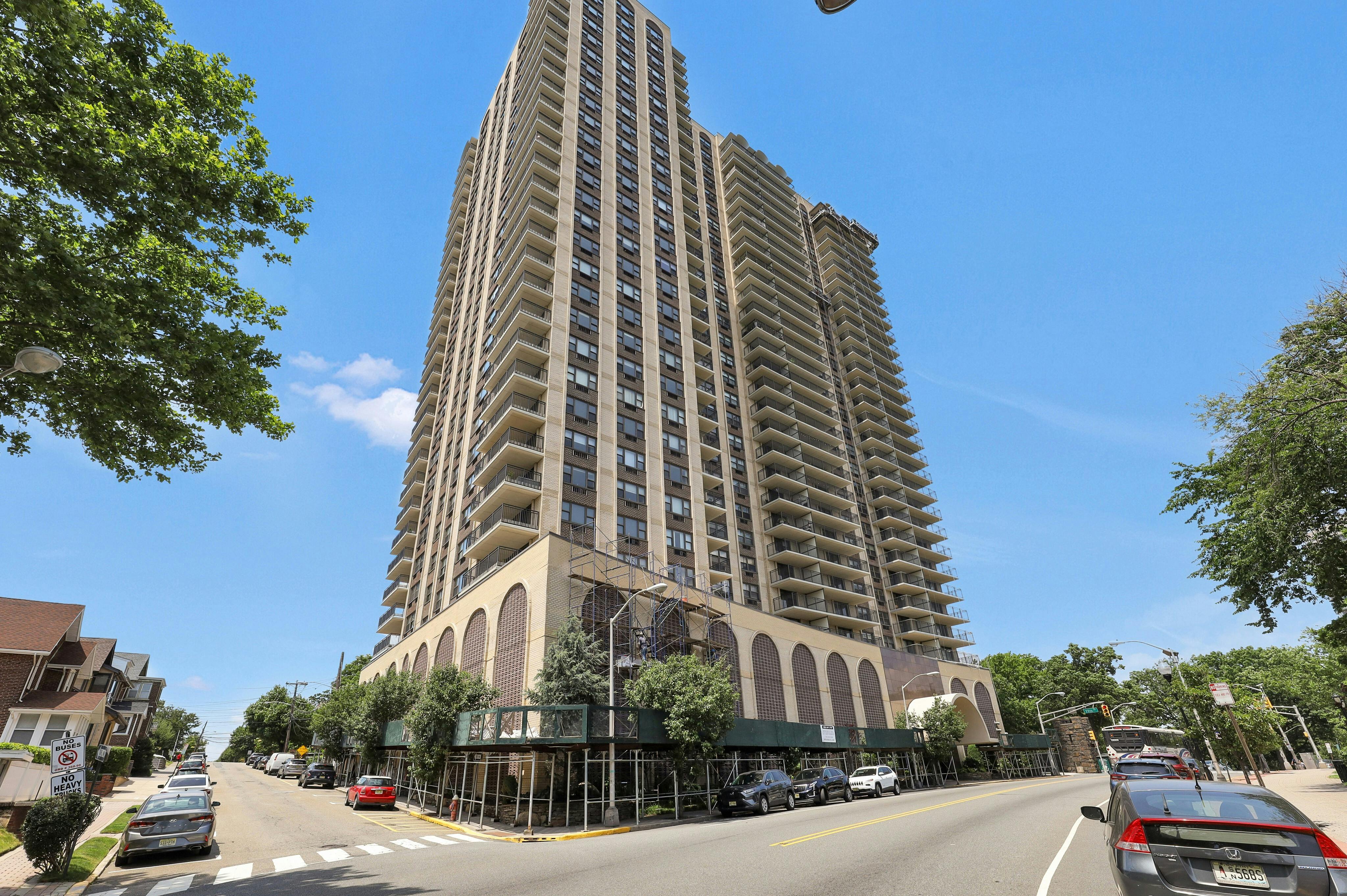 7855 Boulevard East Unit# 6D