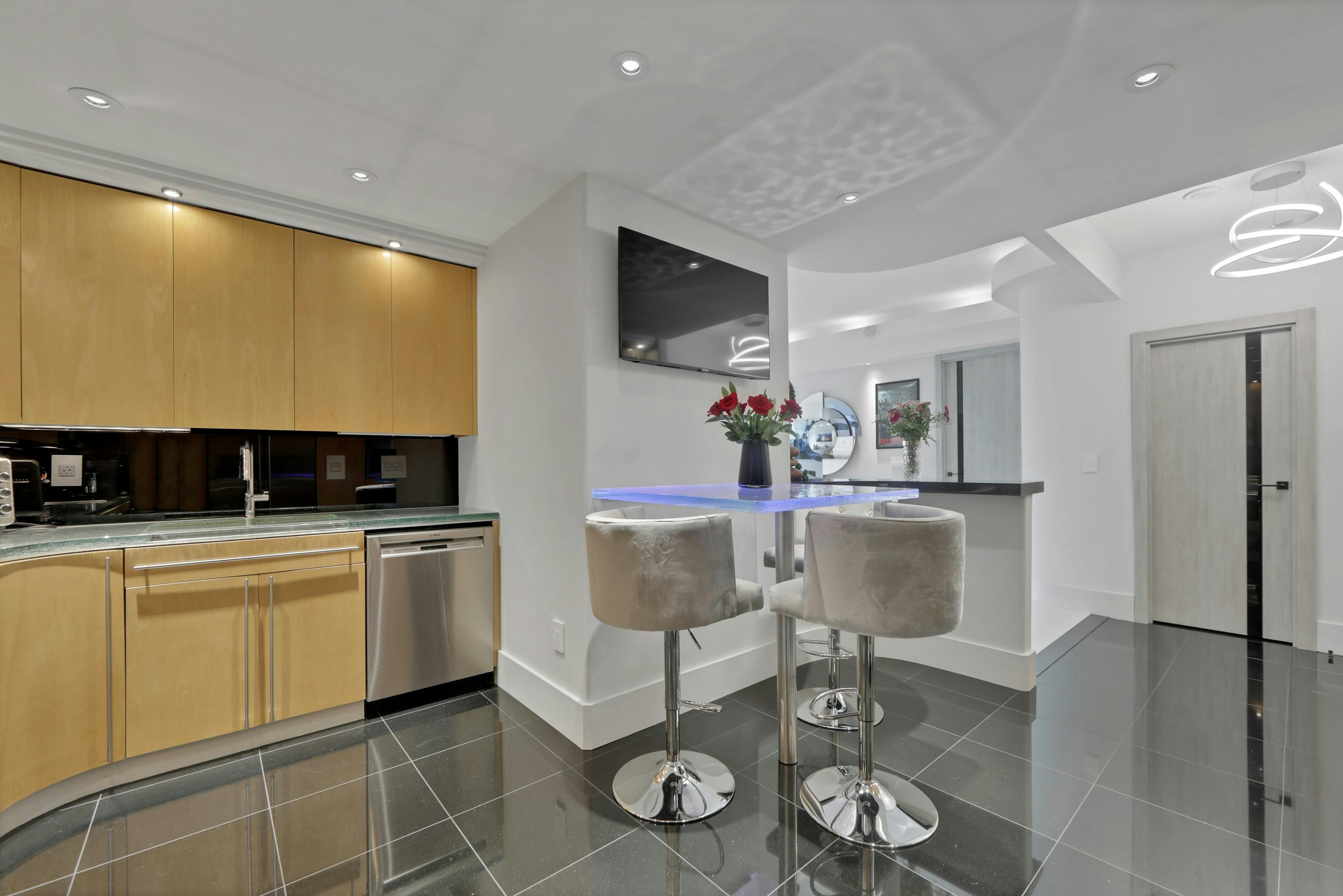1512 Palisade Avenue Unit# PH20D