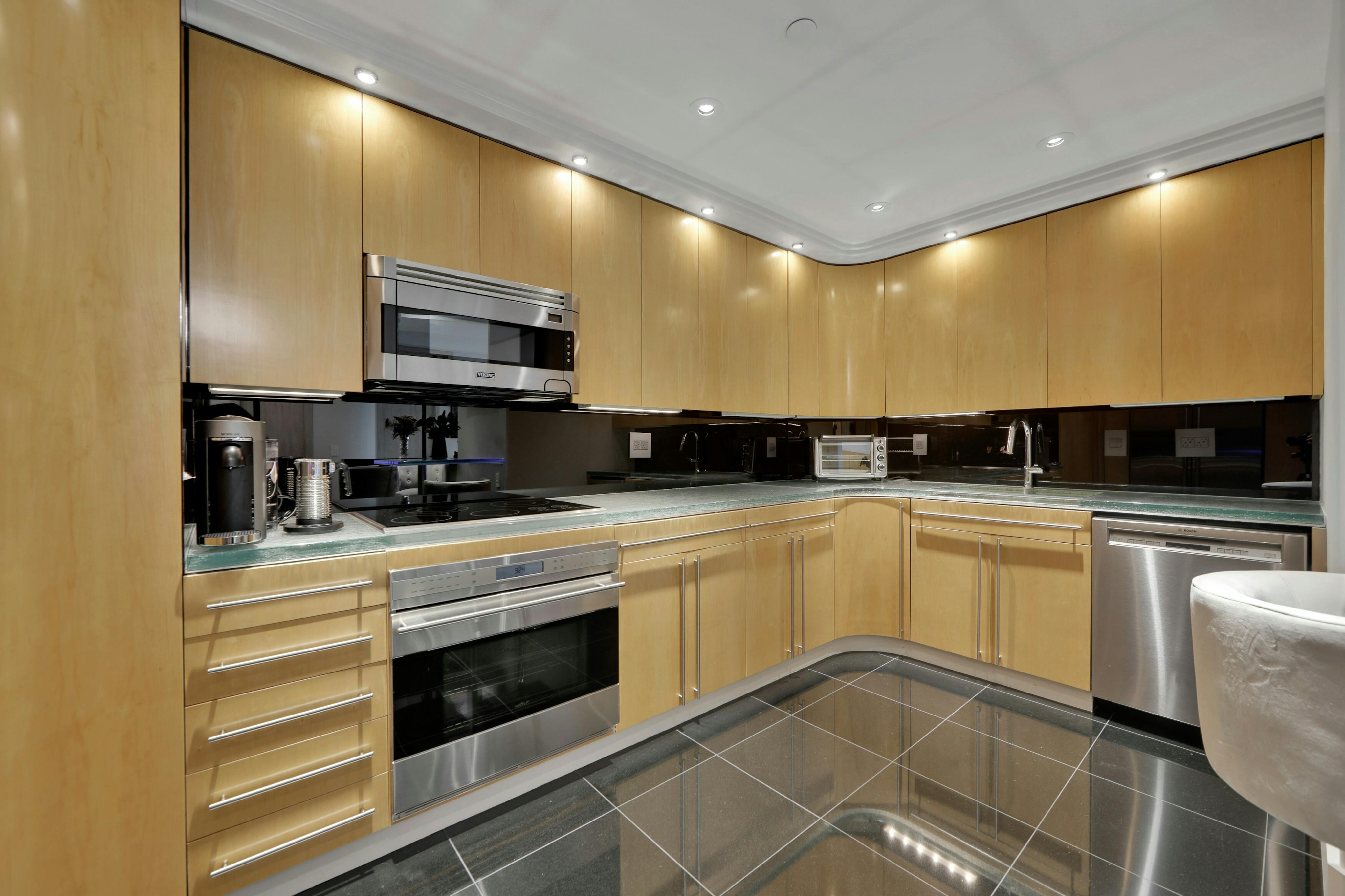 1512 Palisade Avenue Unit# PH20D