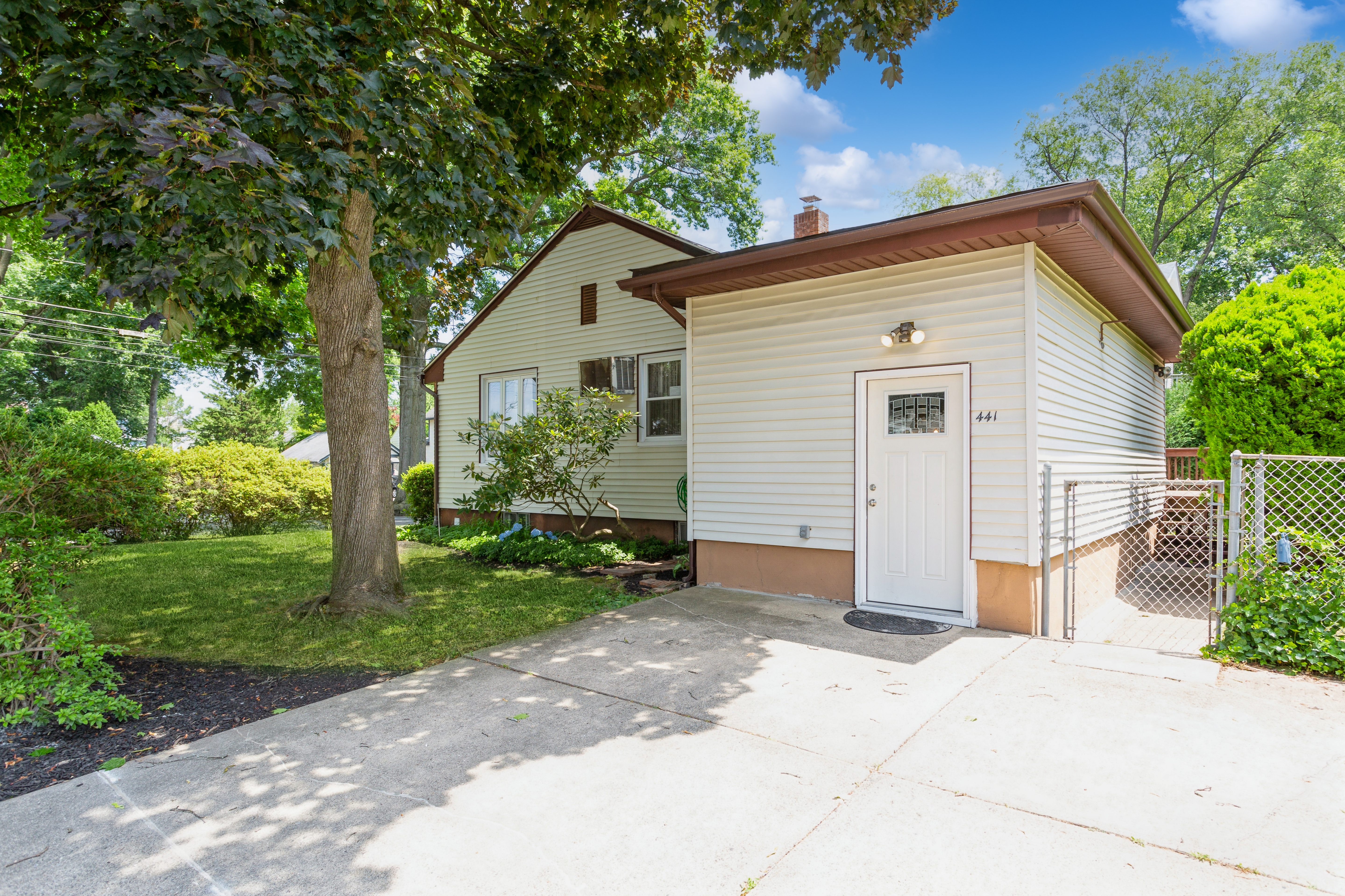 392 Roslyn Avenue 