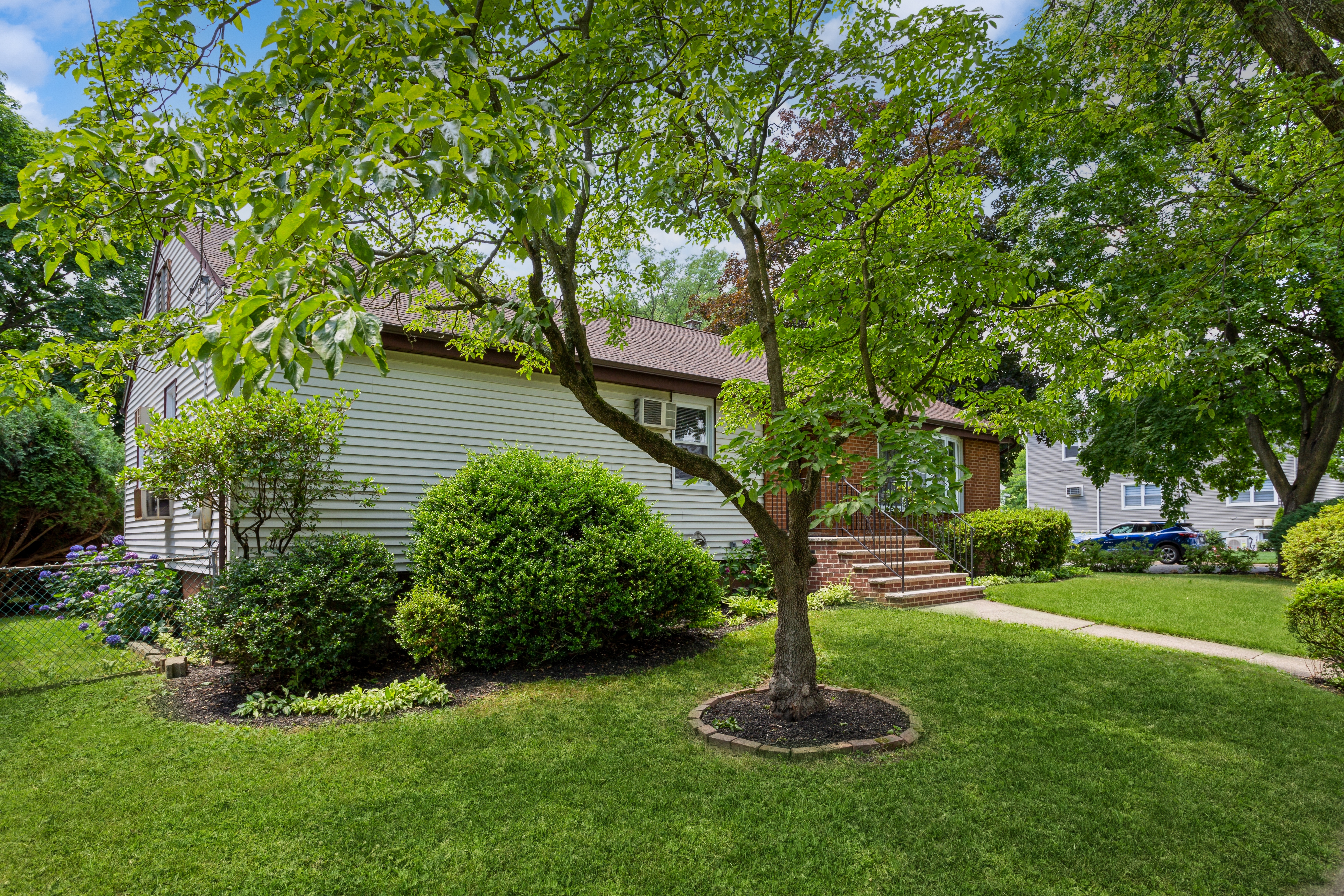 392 Roslyn Avenue 