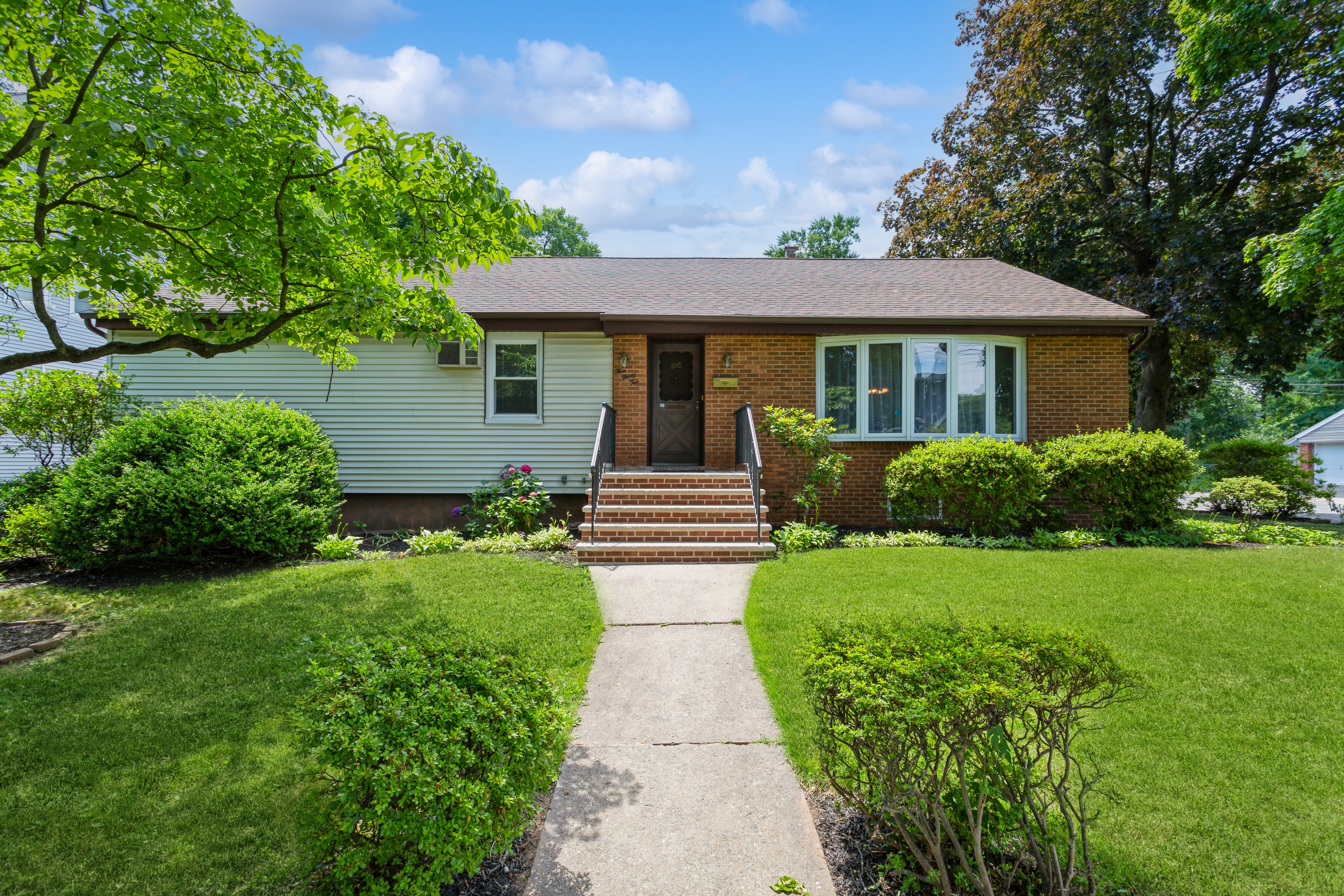 392 Roslyn Avenue 