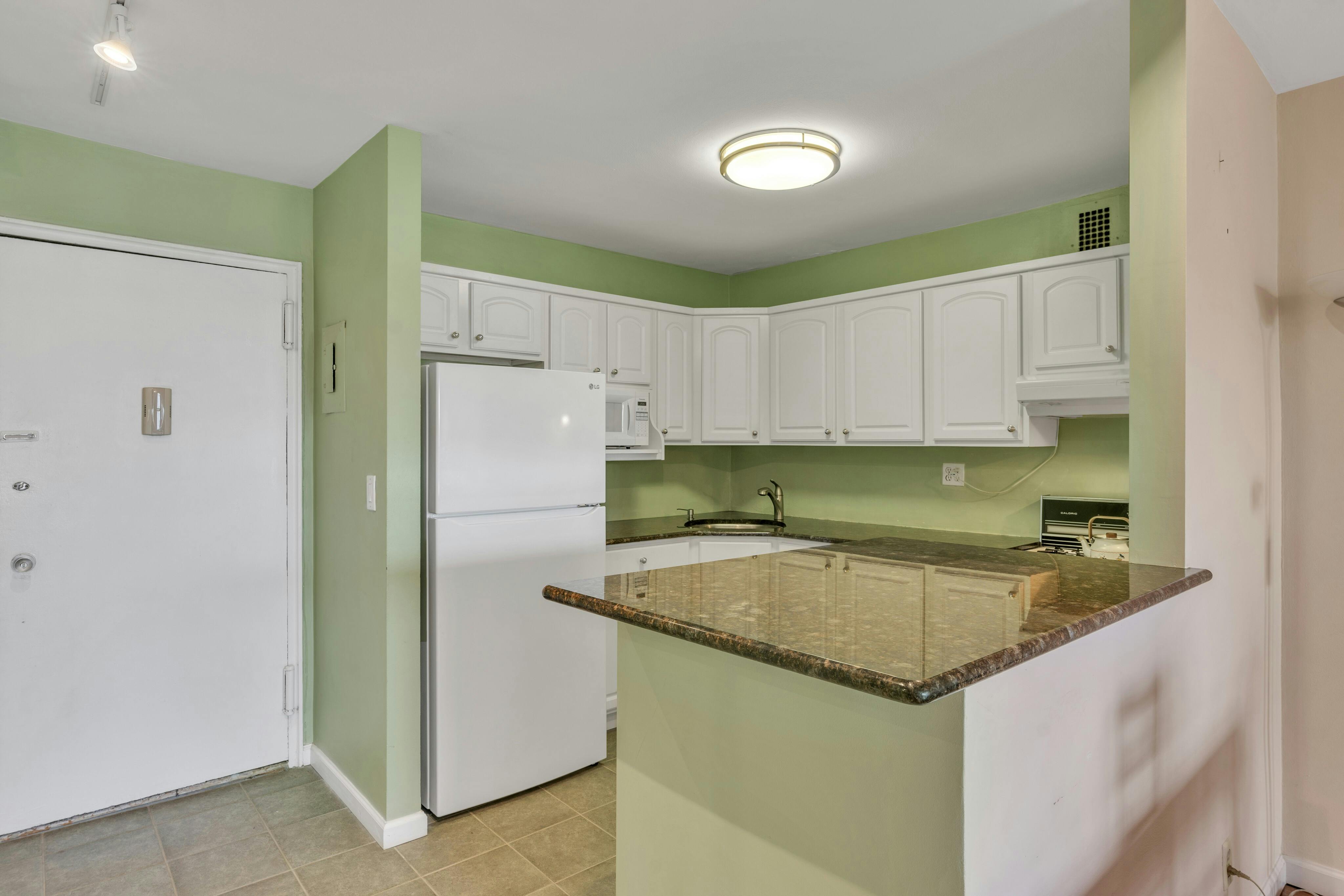 2100 Linwood Avenue Unit# 5P