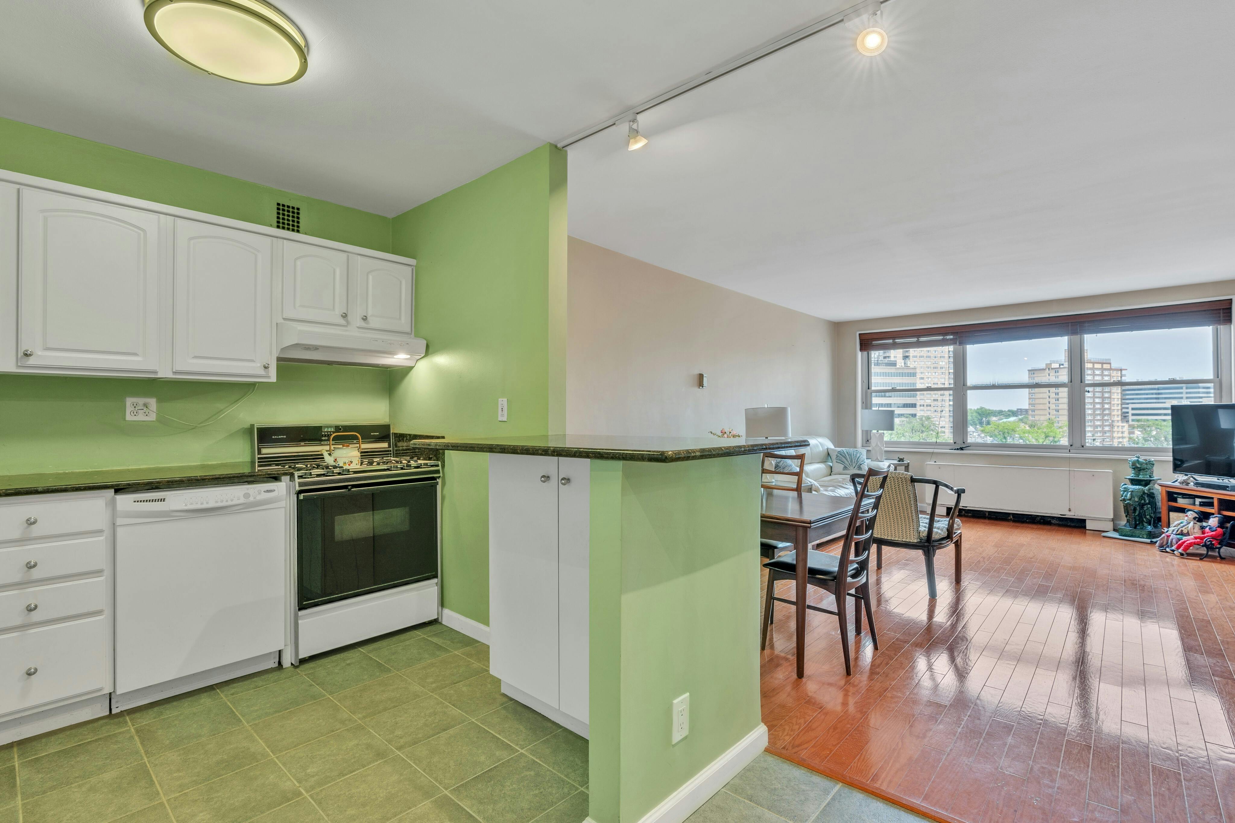 2100 Linwood Avenue Unit# 5P