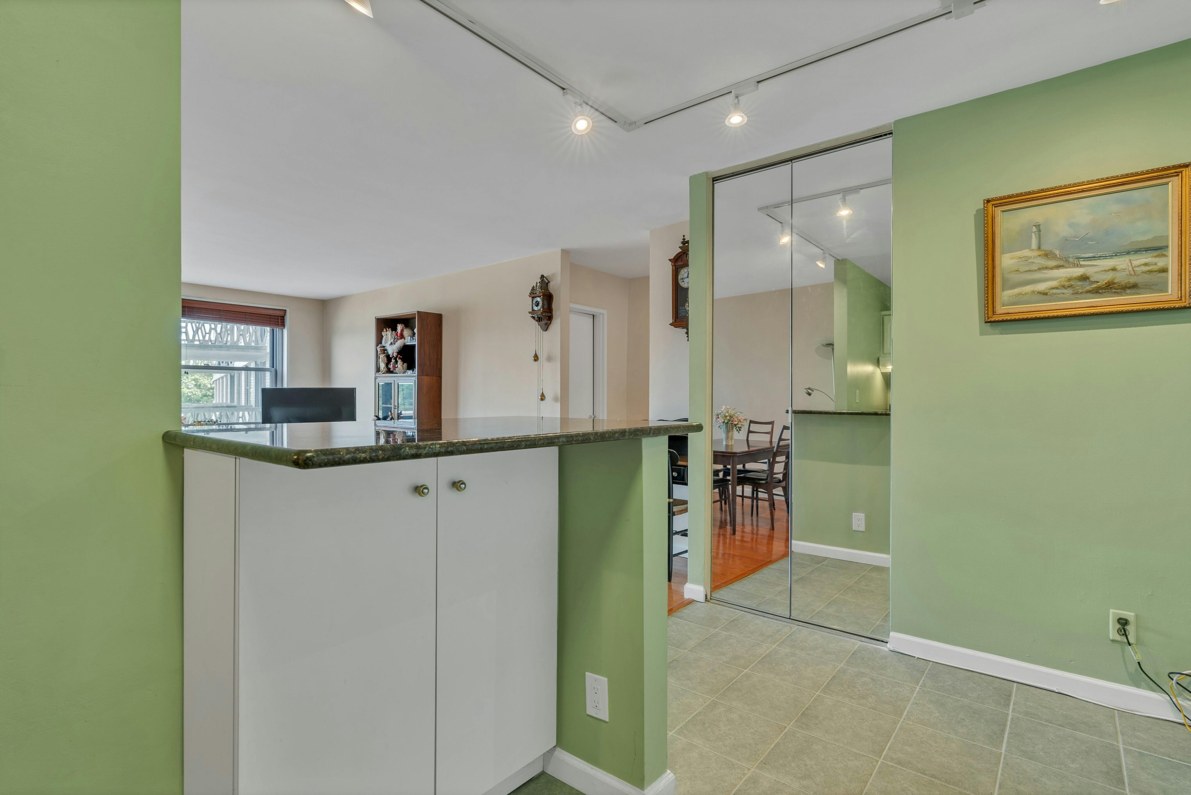 2100 Linwood Avenue Unit# 5P
