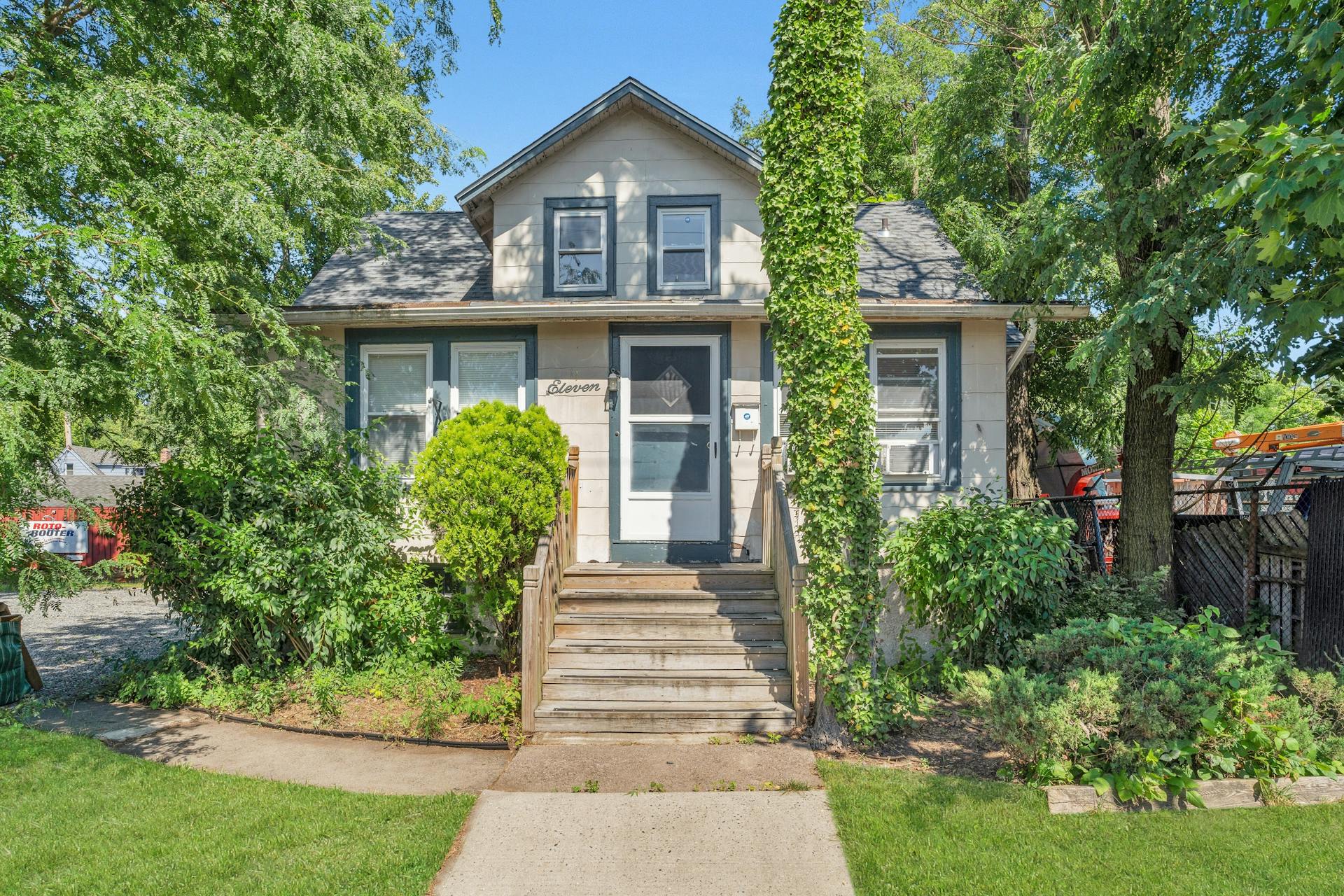 11 Woodbine Street 