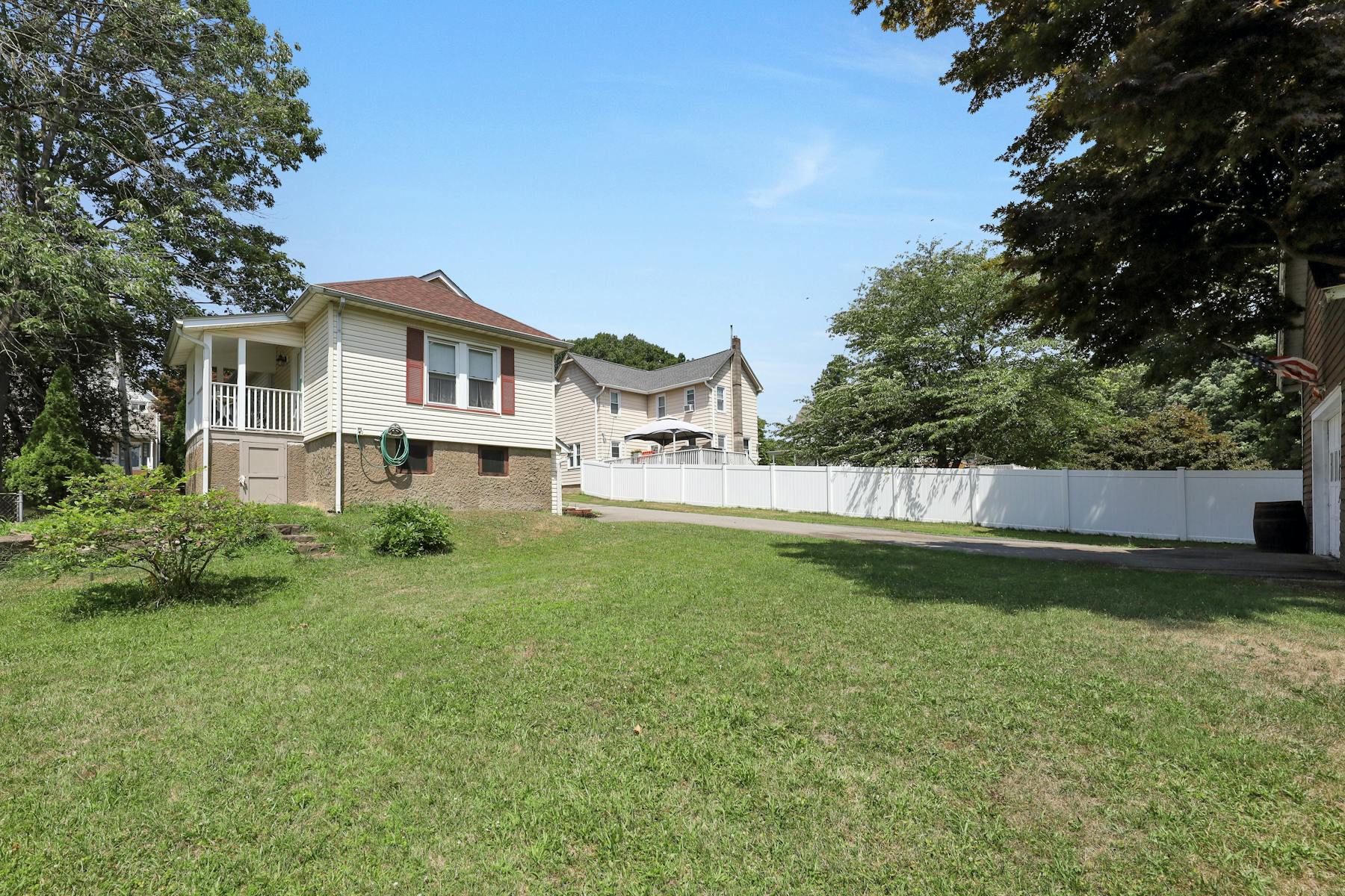 10 Oak Street 