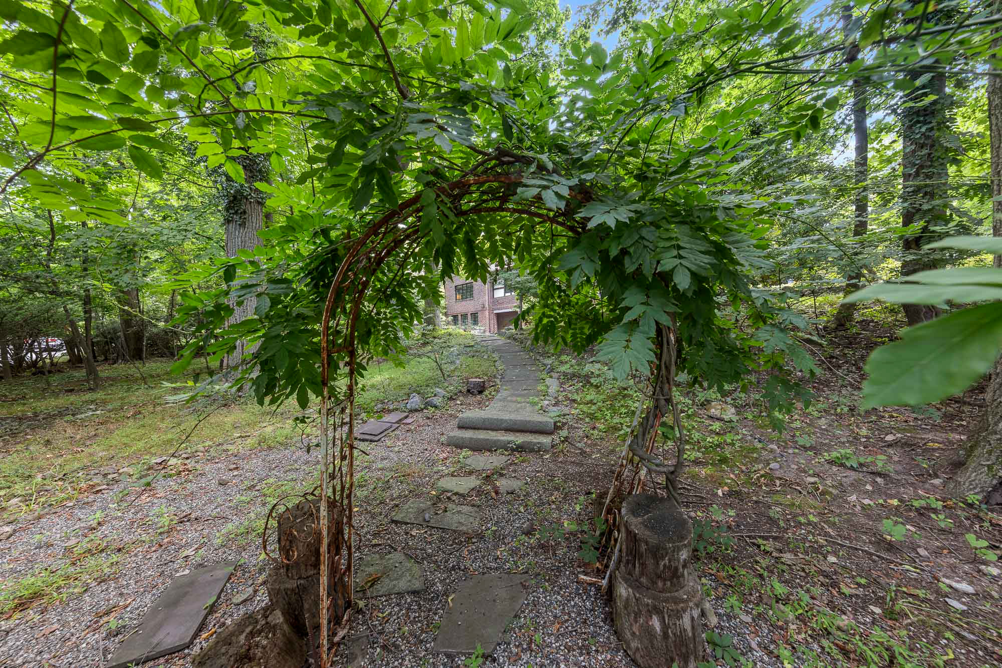36 Forest Road 