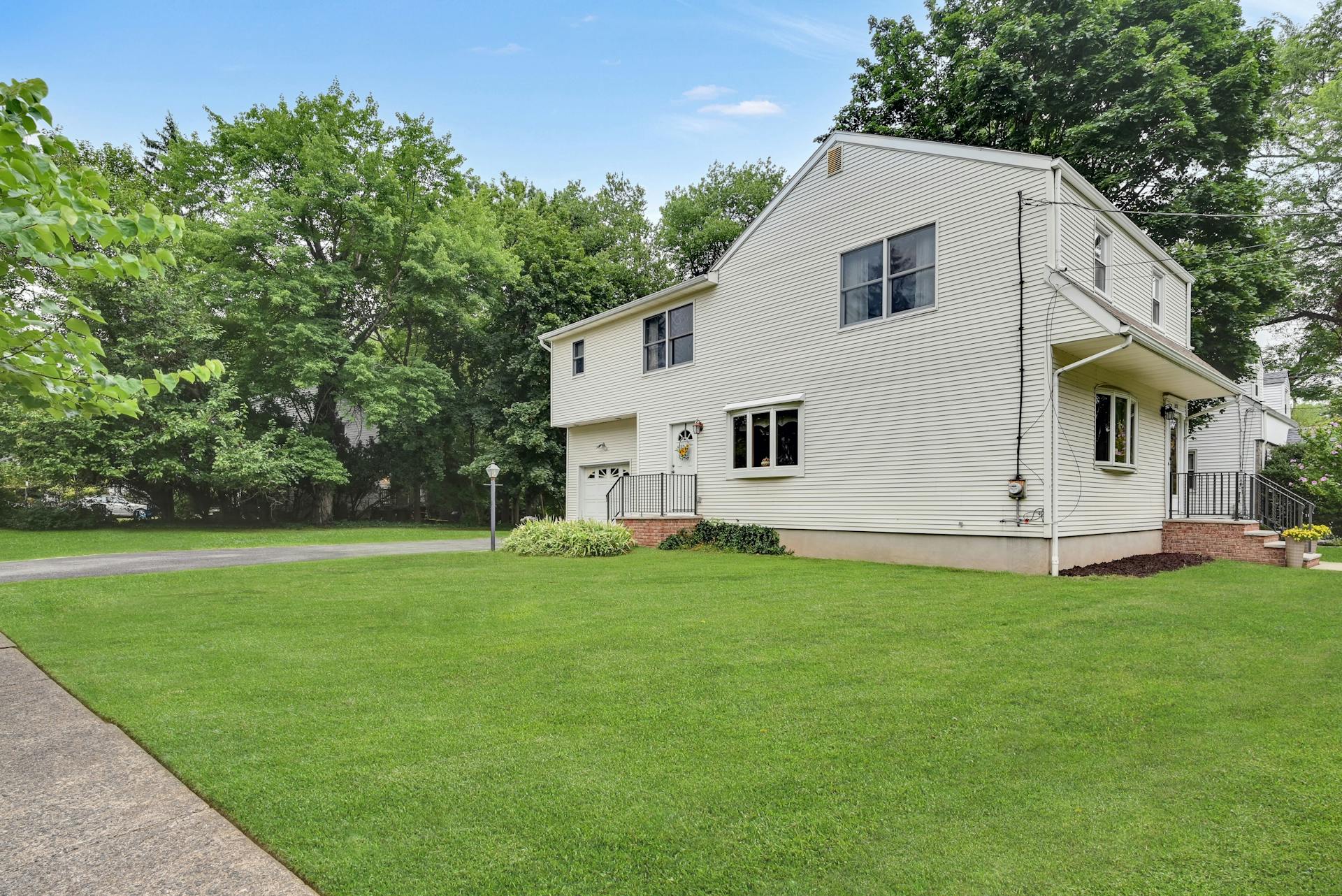 289 Meadowbrook Avenue 