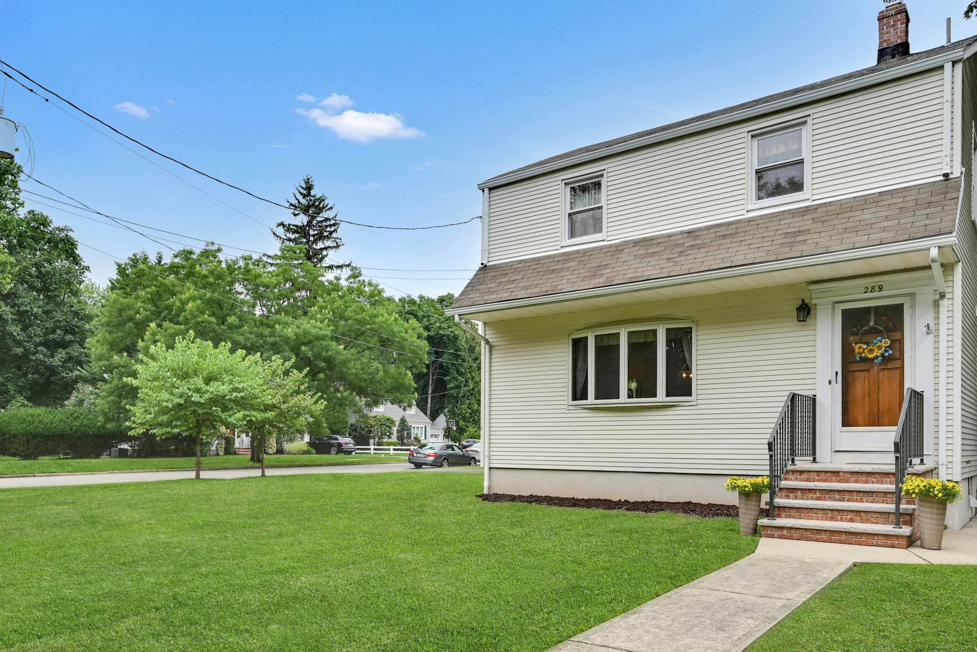 289 Meadowbrook Avenue 